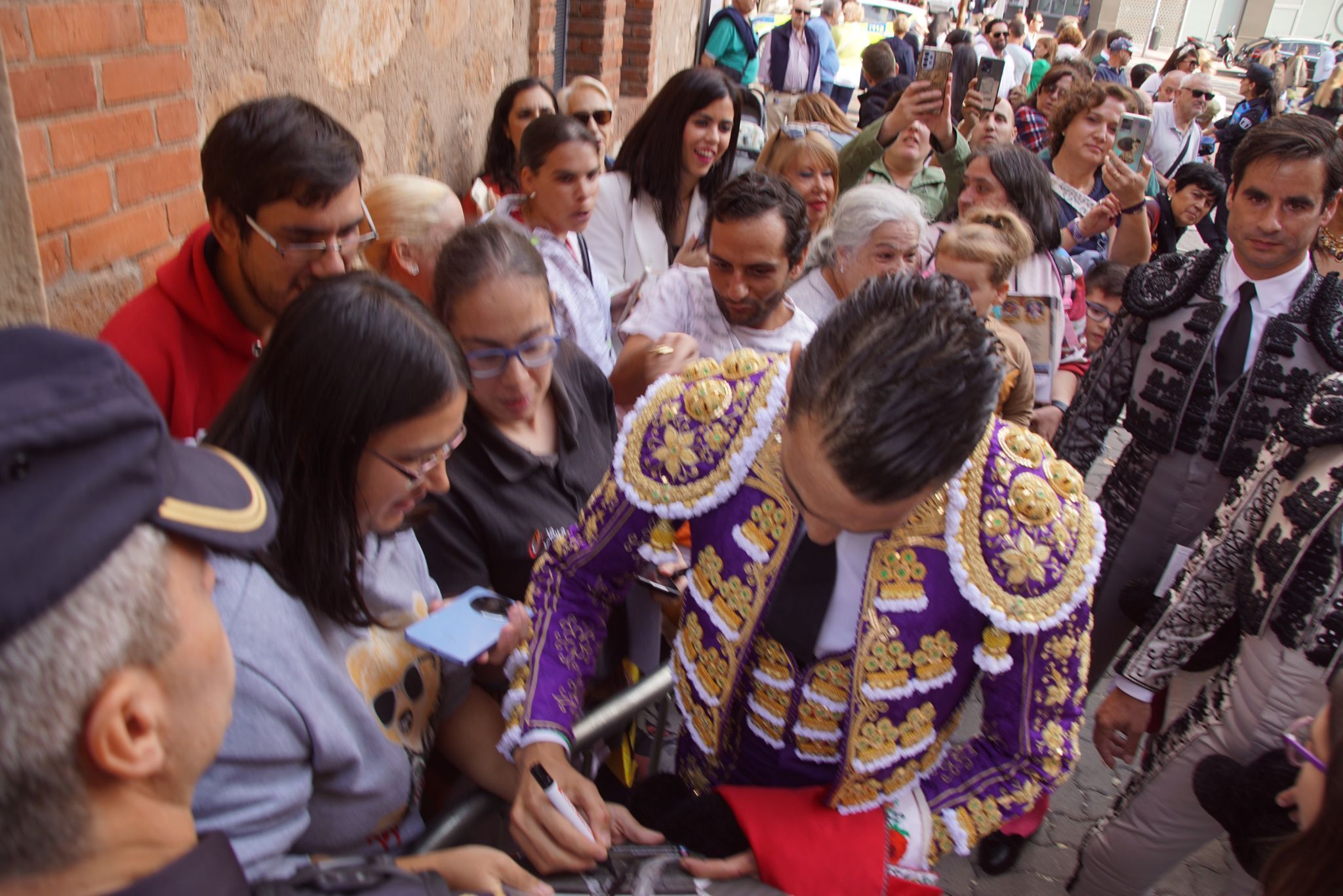 Ambiente en el patio de cuadrillas de La Glorieta para ver a José María Manzanares, Borja Jiménez e Ismael Martín, 22 de septiembre de 2024. Fotos Juanes (11)