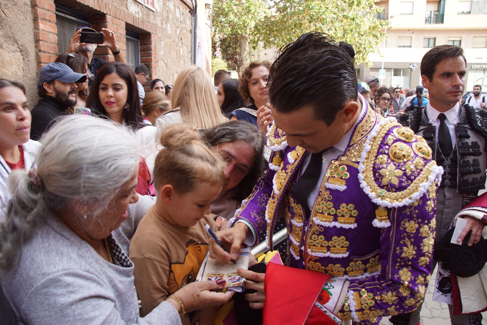 Ambiente en el patio de cuadrillas de La Glorieta para ver a José María Manzanares, Borja Jiménez e Ismael Martín, 22 de septiembre de 2024. Fotos Juanes (12)