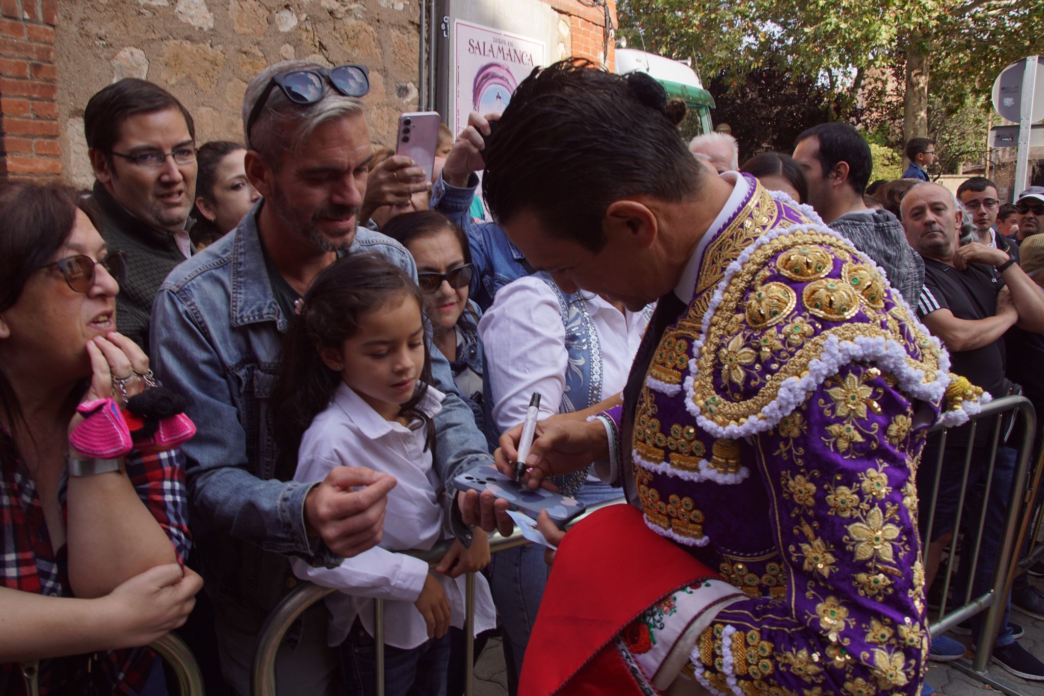 Ambiente en el patio de cuadrillas de La Glorieta para ver a José María Manzanares, Borja Jiménez e Ismael Martín, 22 de septiembre de 2024. Fotos Juanes (17)