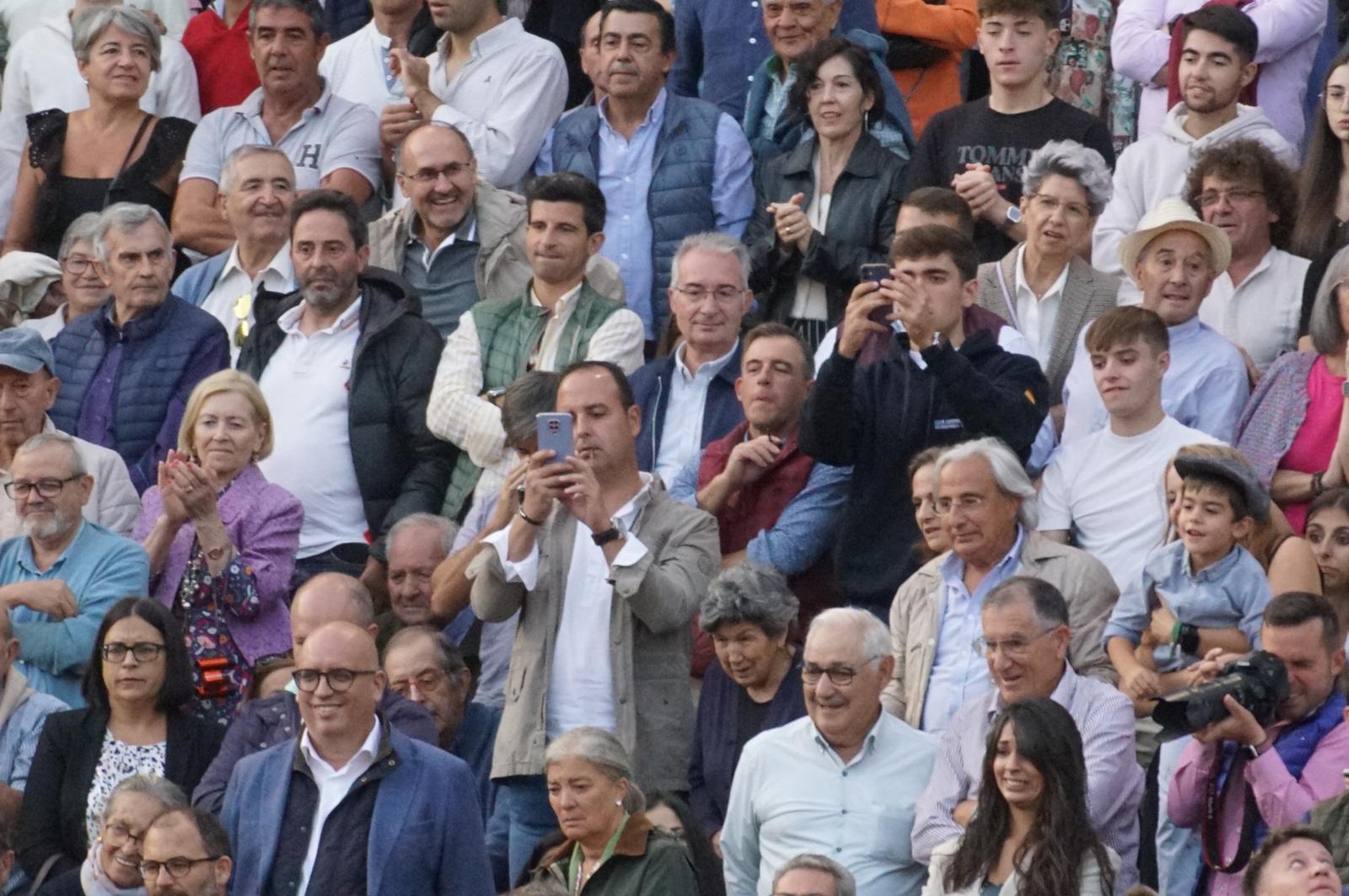 Resumen fotográfico del ambiente en los tendidos de La Glorieta durante la corrida concurso, 22 de septiembre. Fotos Juanes (32)