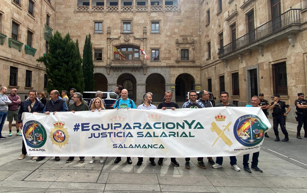 Diferencias de 500 euros entre diferentes regiones: la Policía Nacional y la Guardia Civil de Salamanca se concentran por la equiparación salarial y ser considerado personal de riesgo