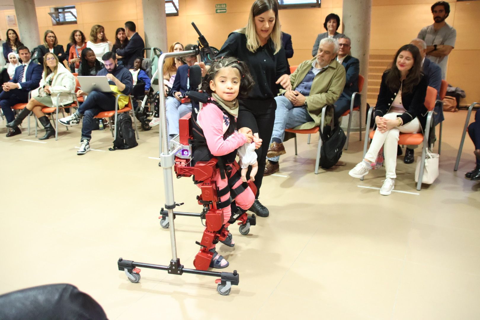 Presentación del primer exoesqueleto pediátrico del mundo