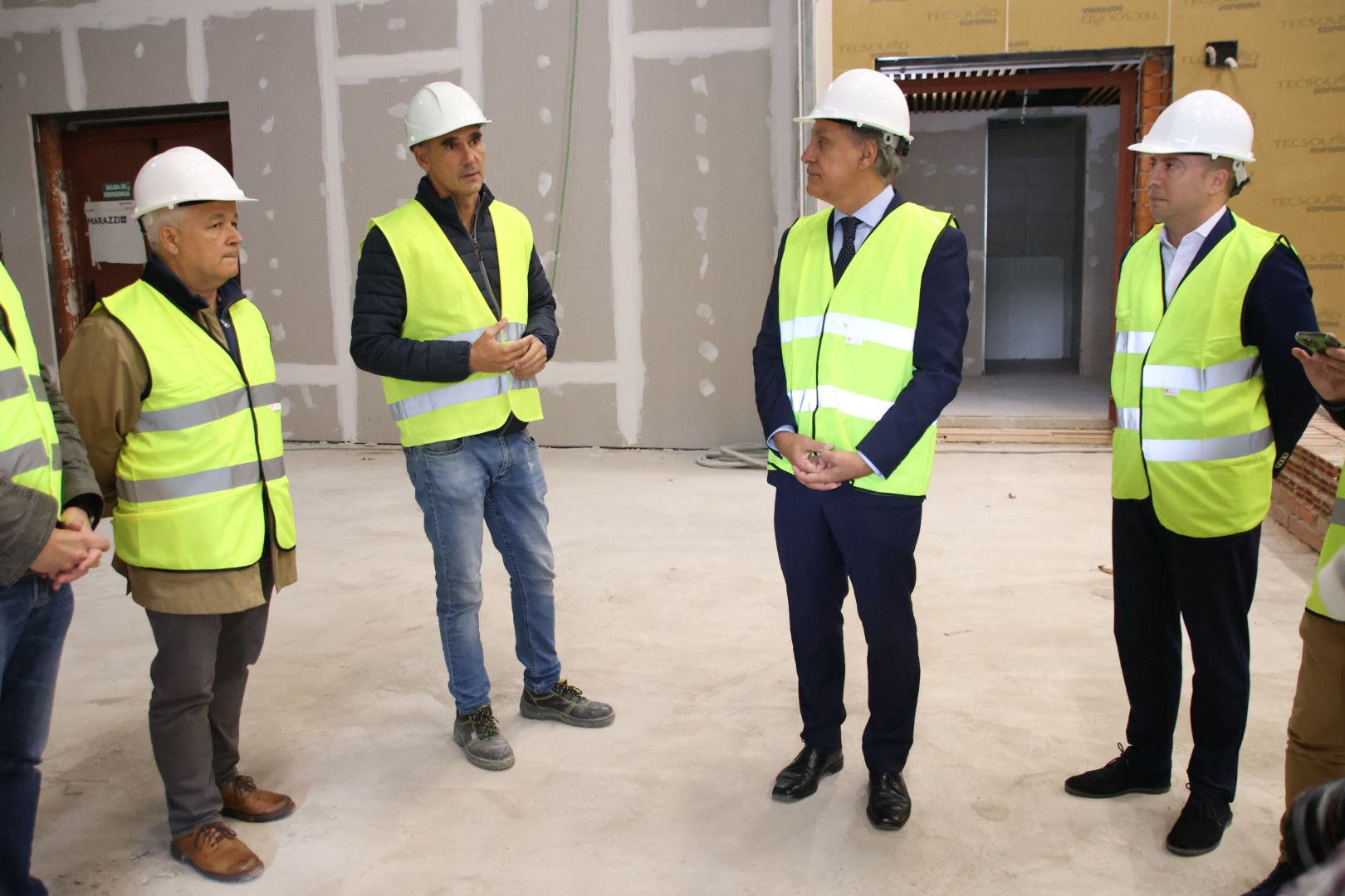 Carlos García Carbayo, visita las obras de construcción de la nueva biblioteca municipal Carmen Martín Gaite