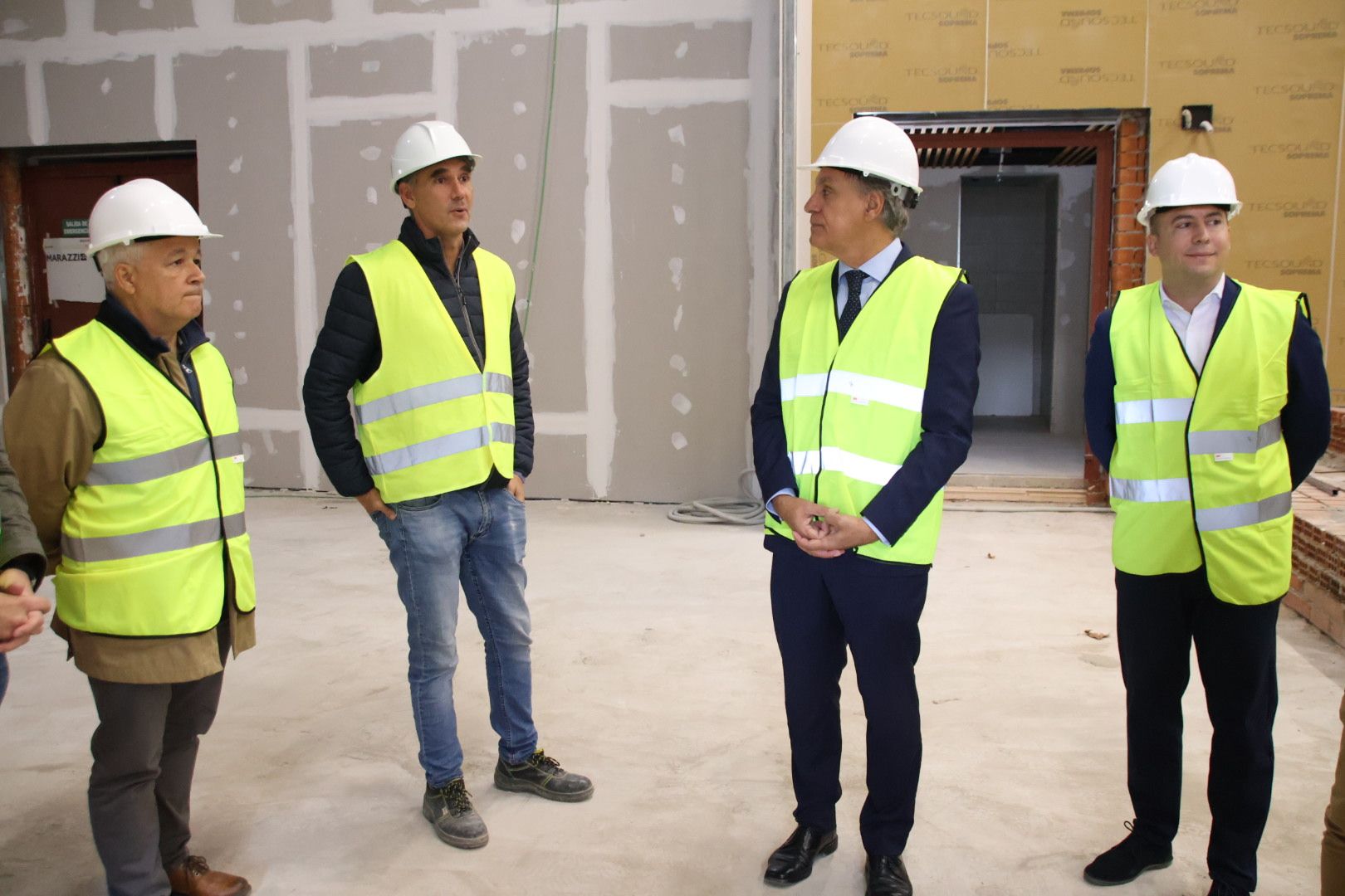 Carlos García Carbayo, visita las obras de construcción de la nueva biblioteca municipal Carmen Martín Gaite