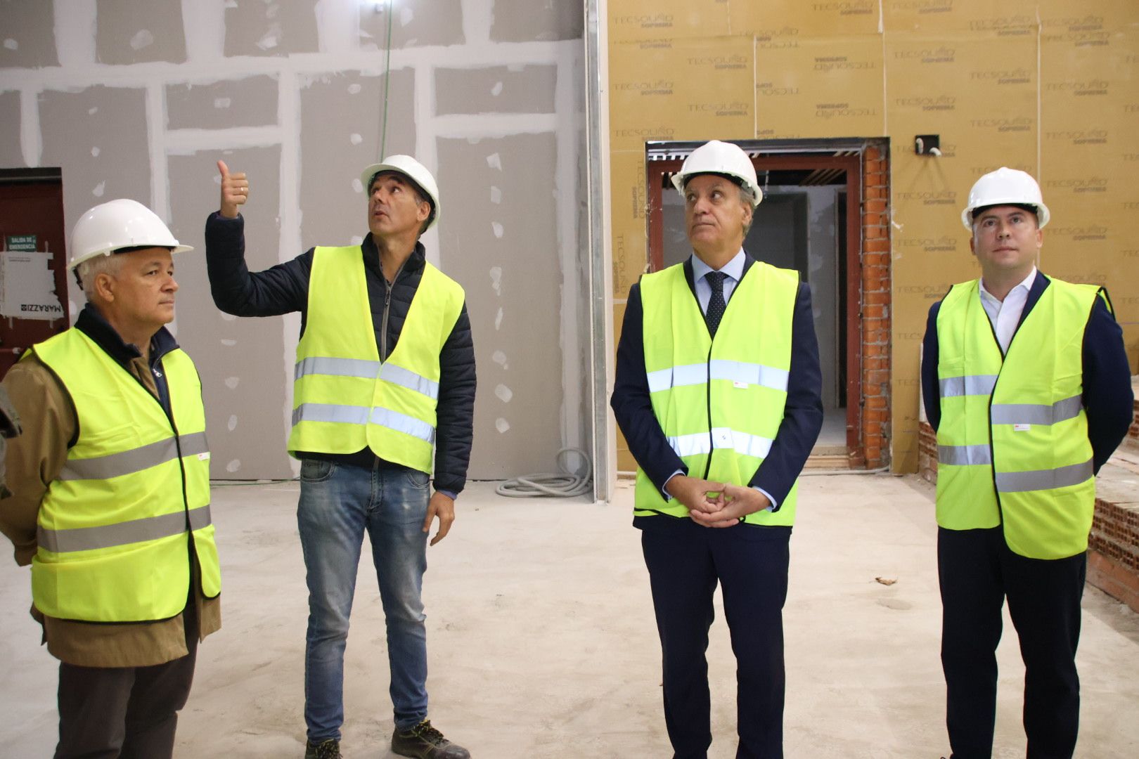 Carlos García Carbayo, visita las obras de construcción de la nueva biblioteca municipal Carmen Martín Gaite