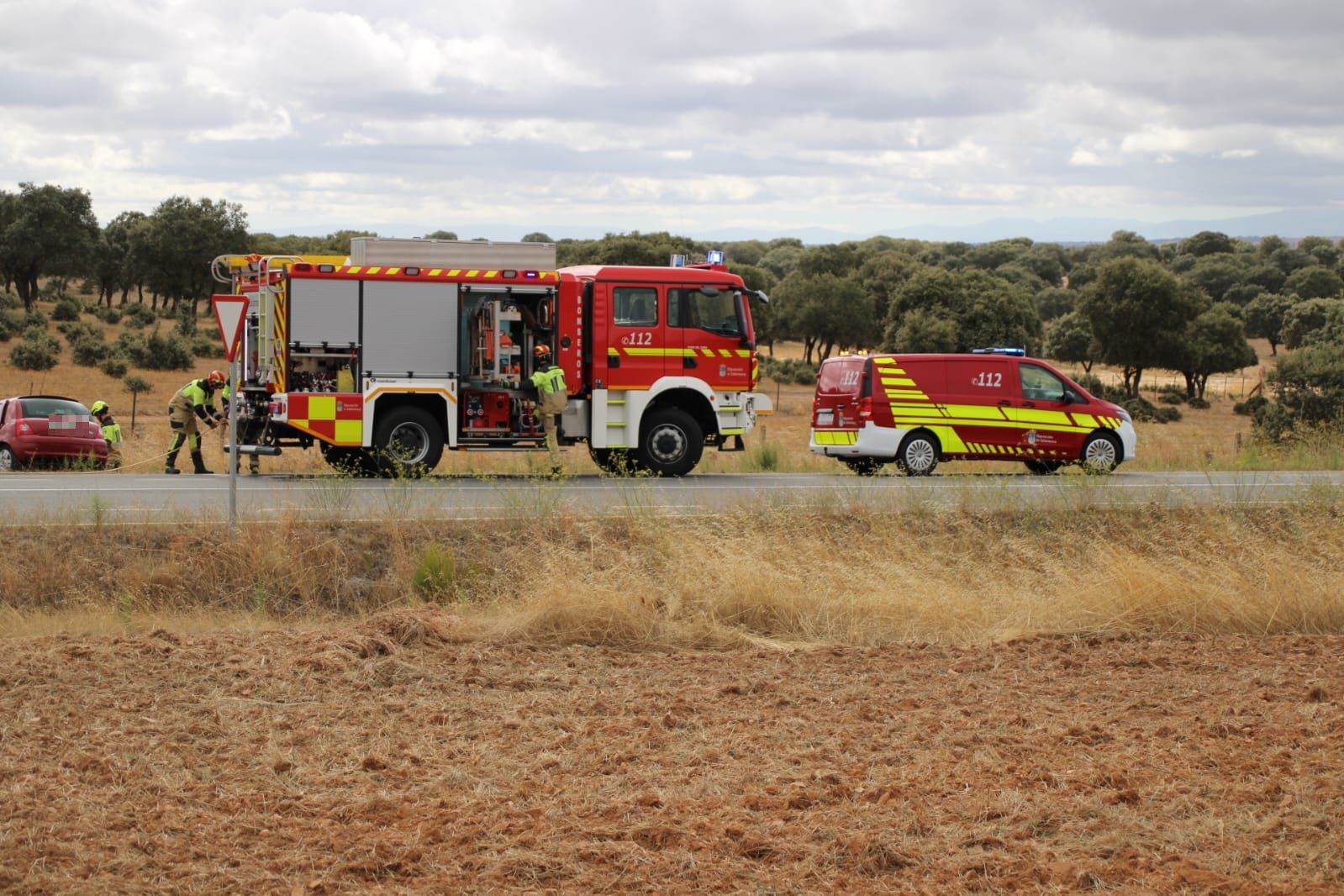 Tres heridos de gravedad en un accidente en la carretera de Matilla (9)