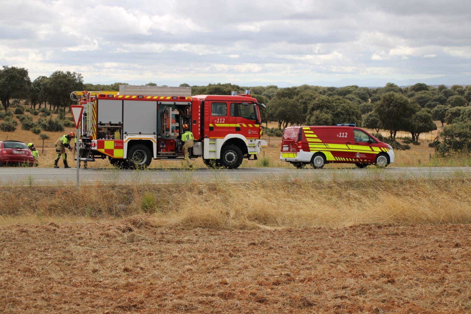 Tres heridos de gravedad en un accidente en la carretera de Matilla (7)