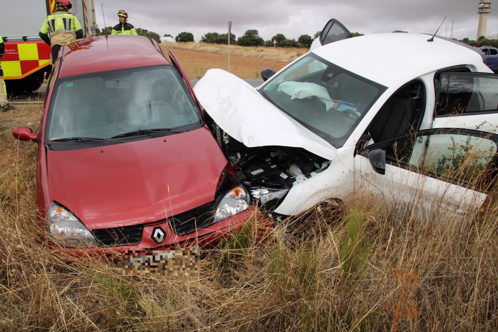 Tres heridos de gravedad en un accidente en la carretera de Matilla (16)