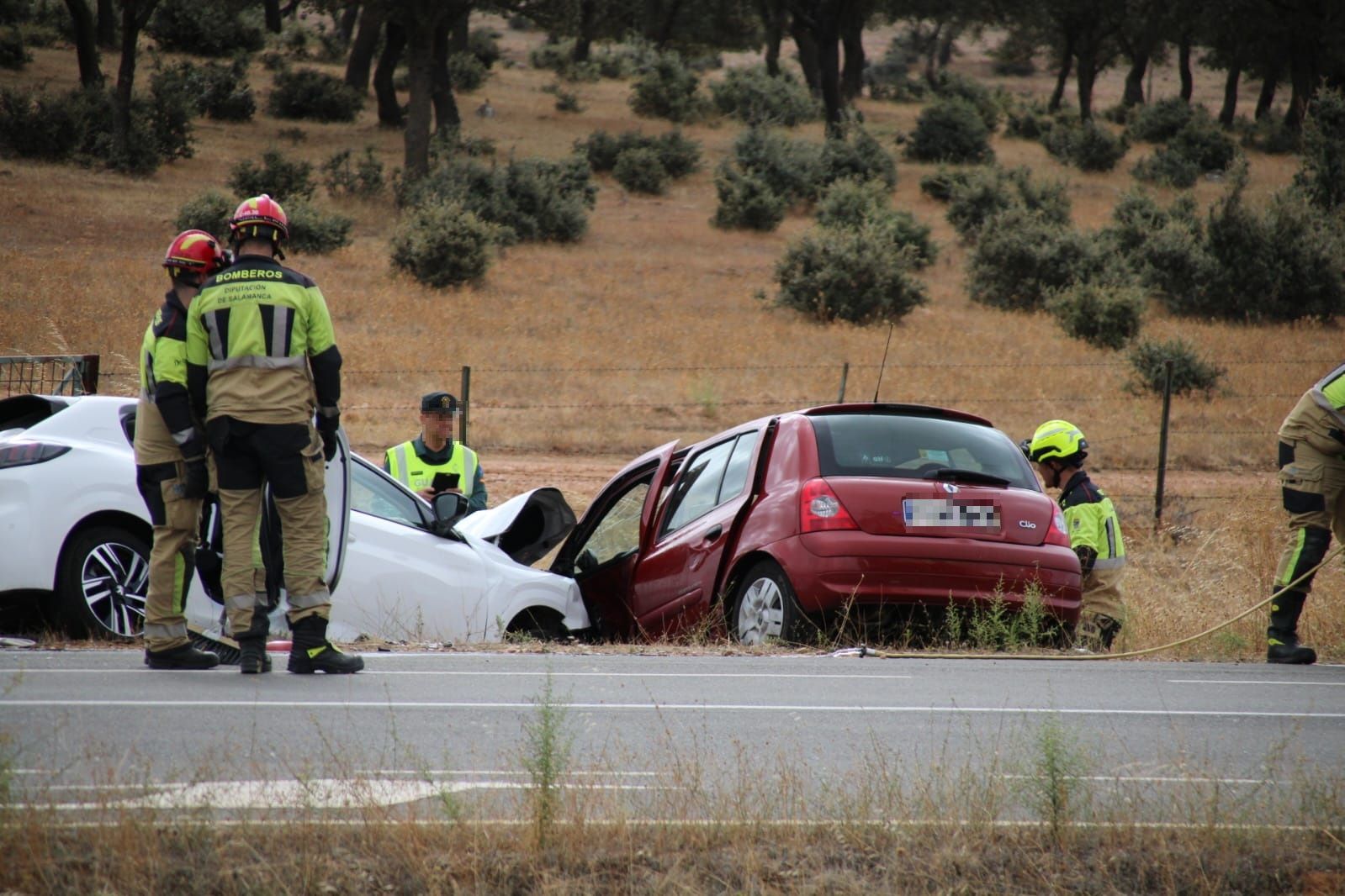 Tres heridos de gravedad en un accidente en la carretera de Matilla (10)