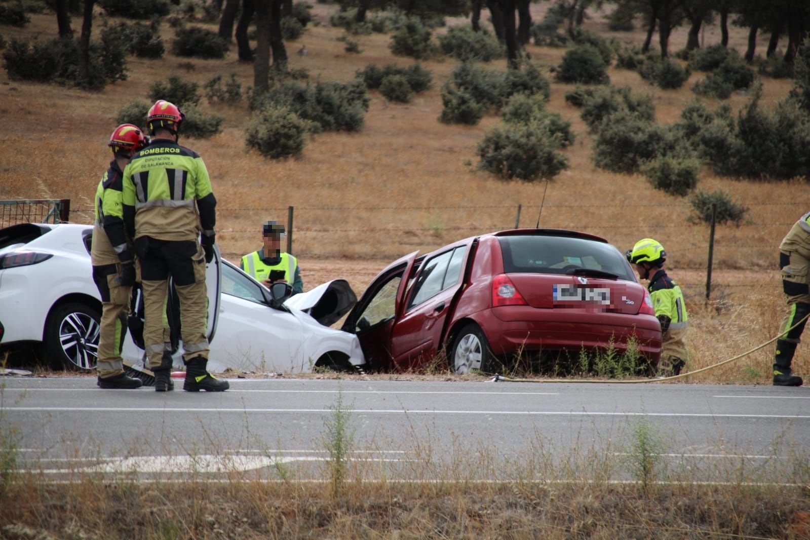 Tres heridos de gravedad en un accidente en la carretera de Matilla (8)