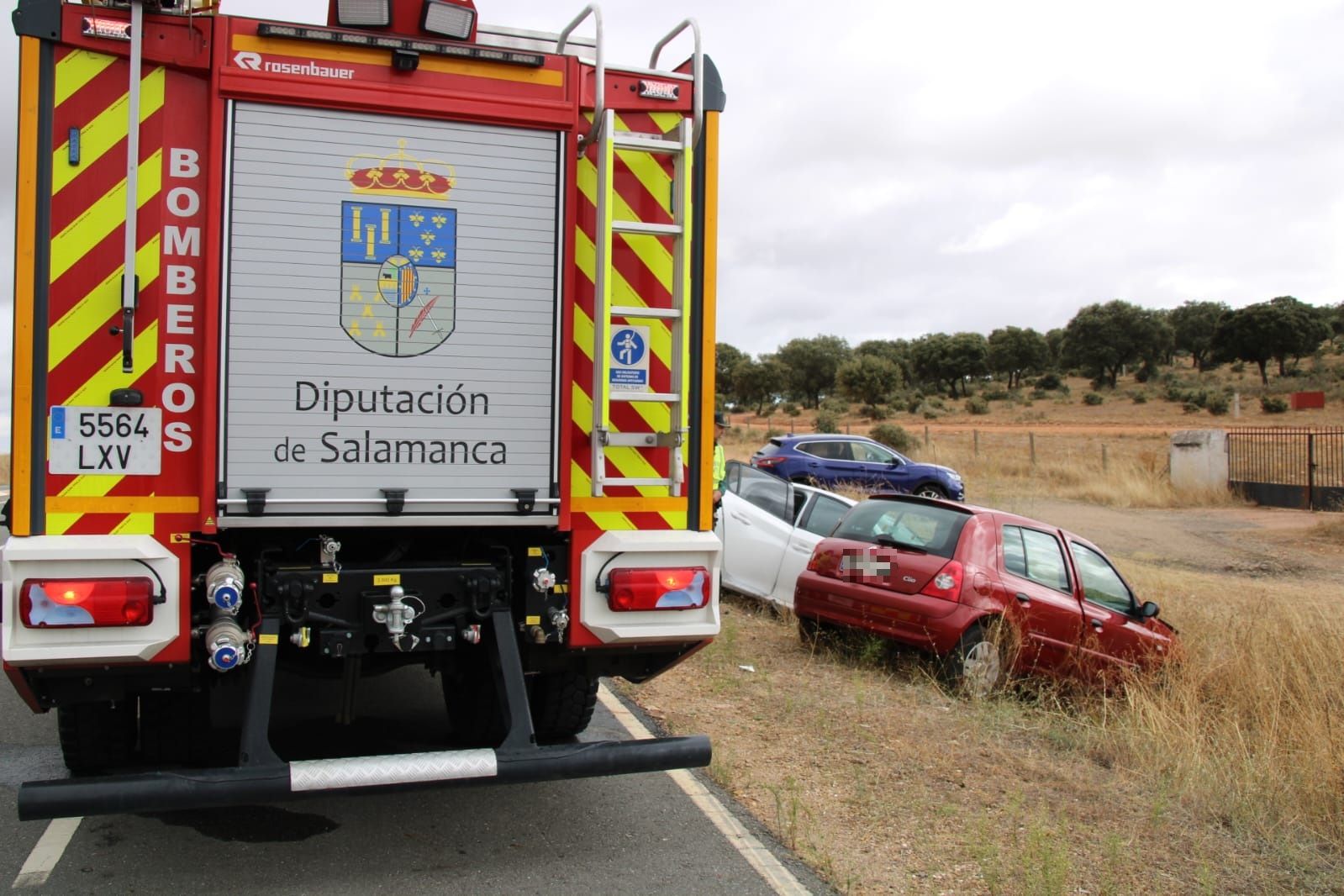 Tres heridos de gravedad en un accidente en la carretera de Matilla (4)