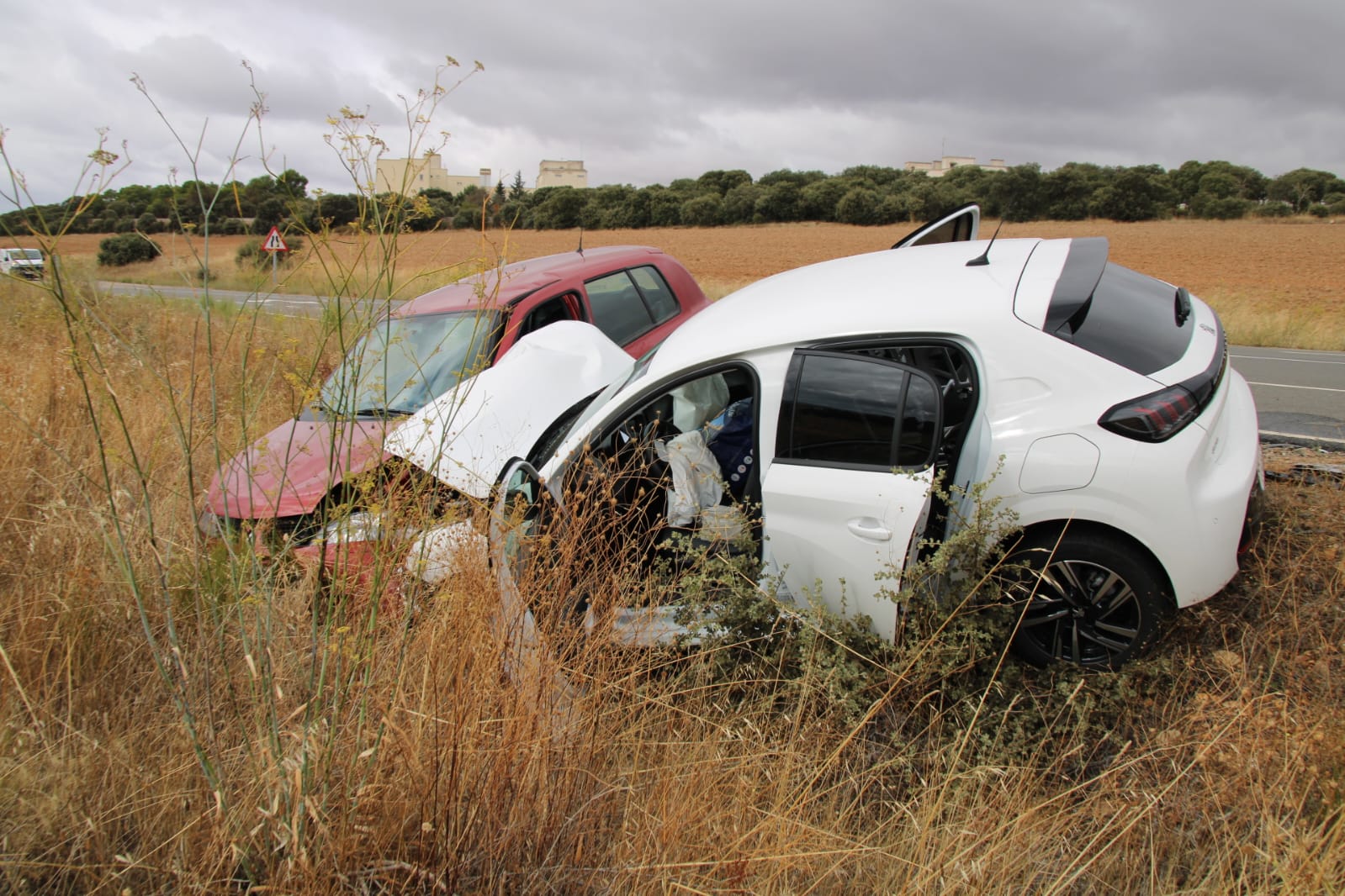 Tres heridos de gravedad en un accidente en la carretera de Matilla (14)