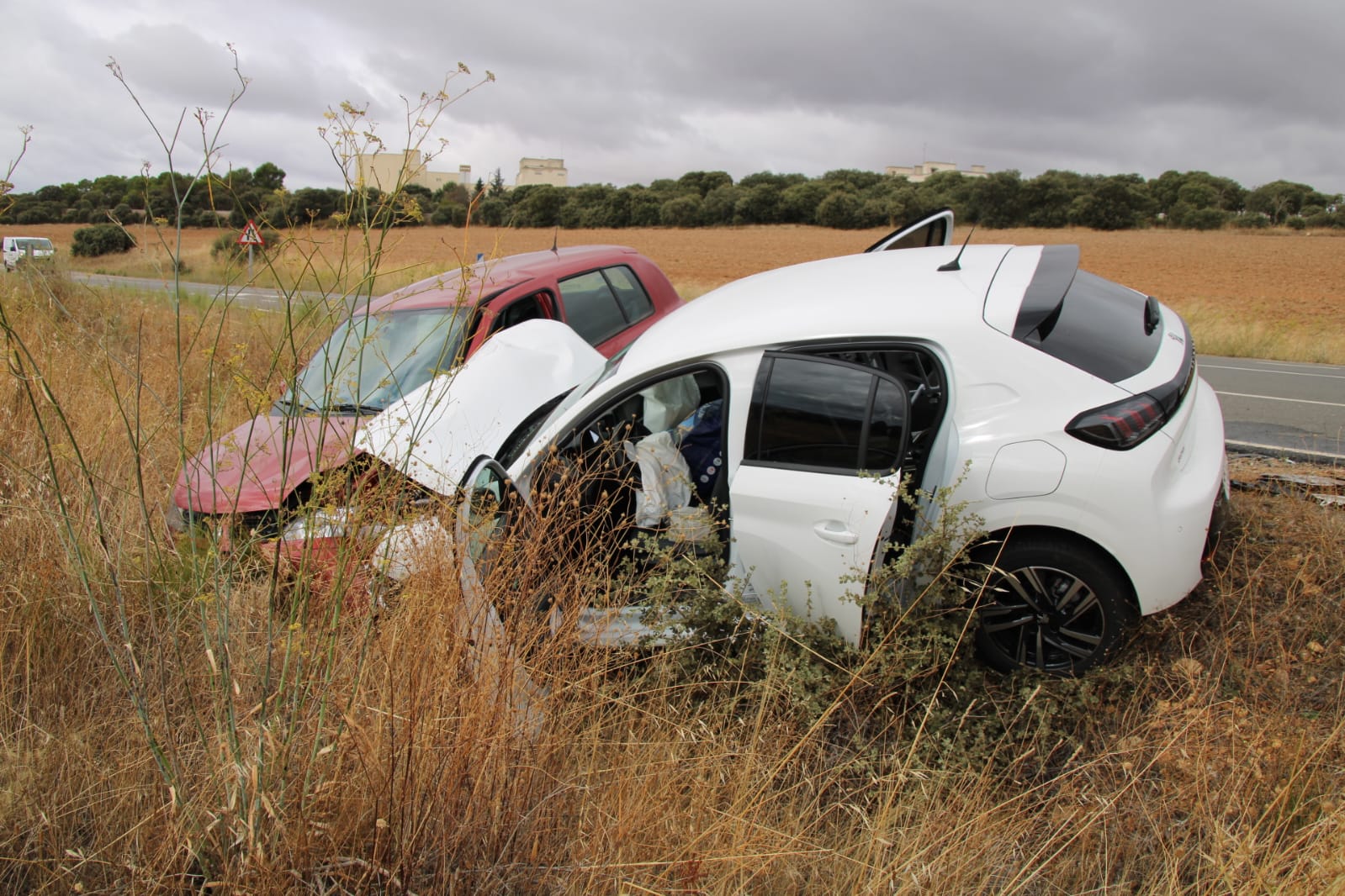 Tres heridos de gravedad en un accidente en la carretera de Matilla (15)