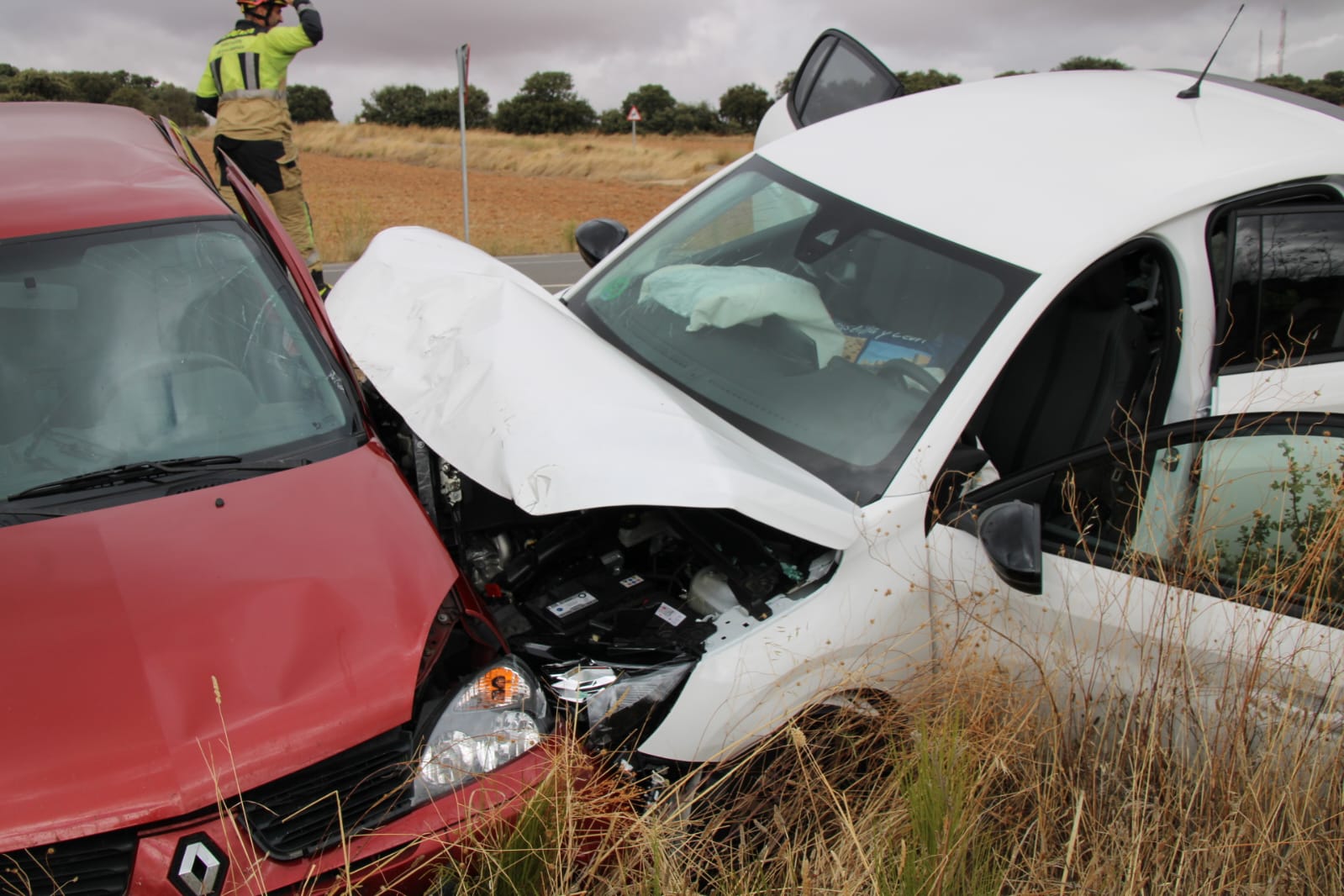 Tres heridos de gravedad en un accidente en la carretera de Matilla (17)