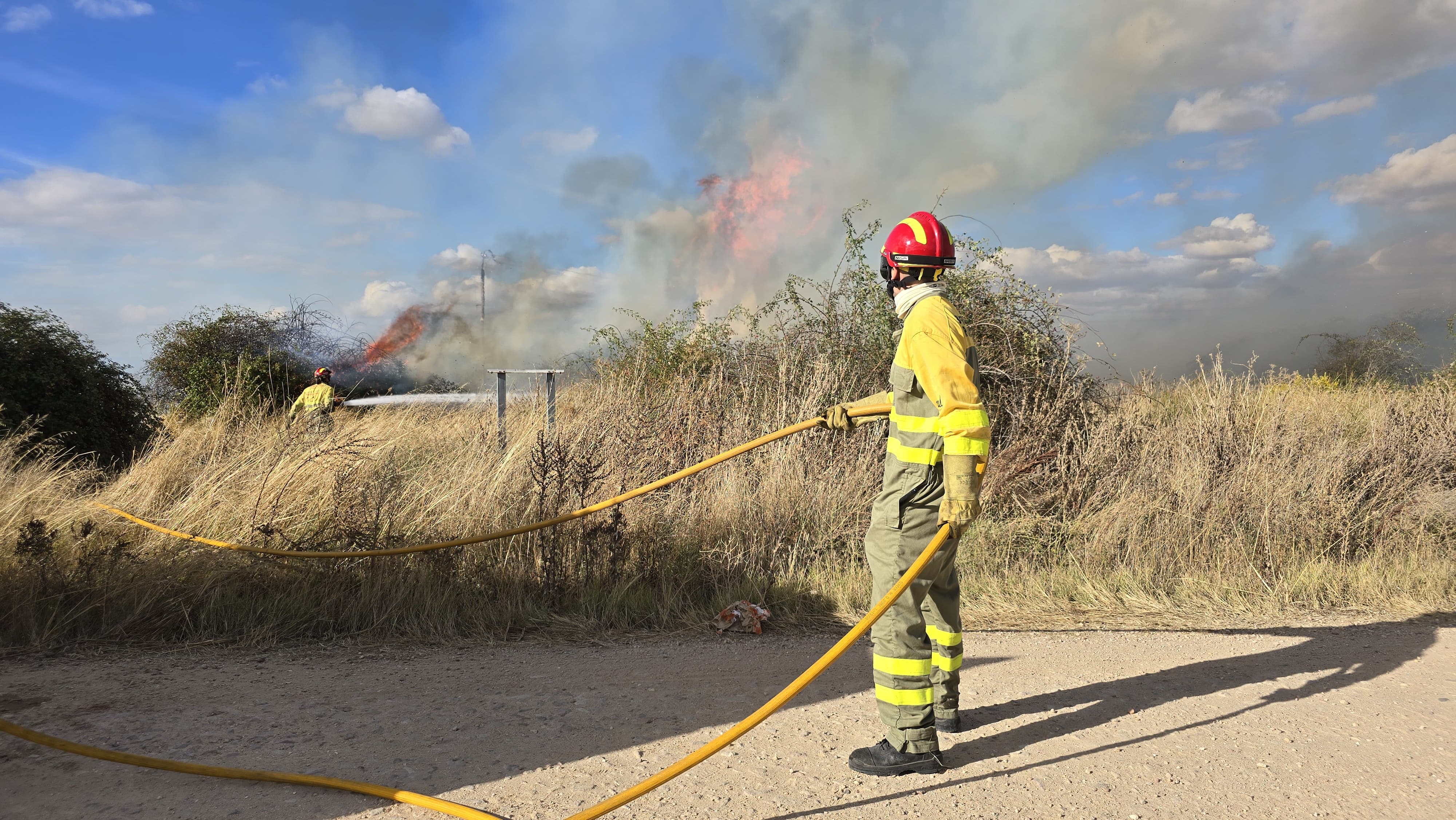  Incendio en unos solares de Santa Marta  (1)