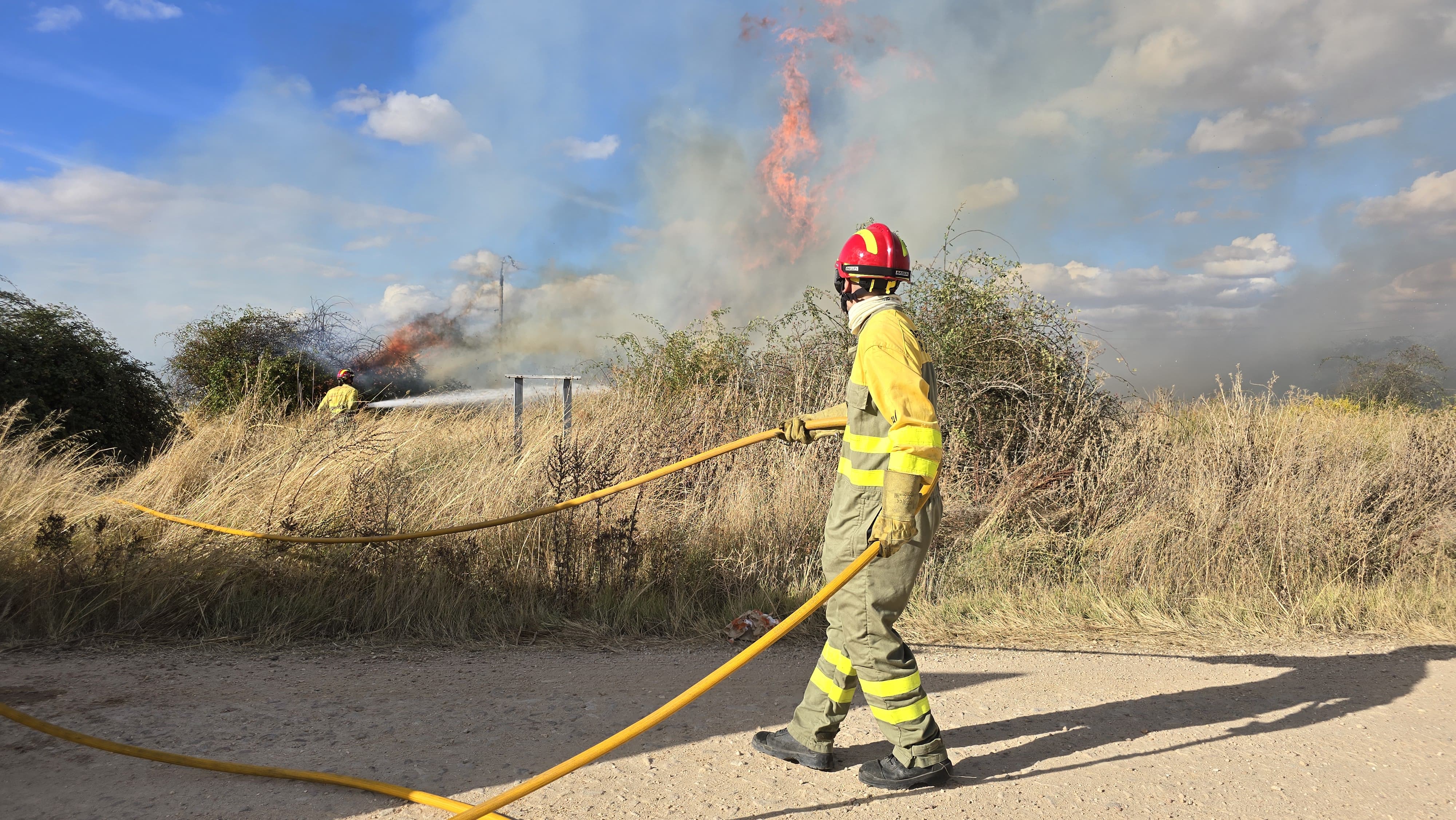  Incendio en unos solares de Santa Marta  (6)