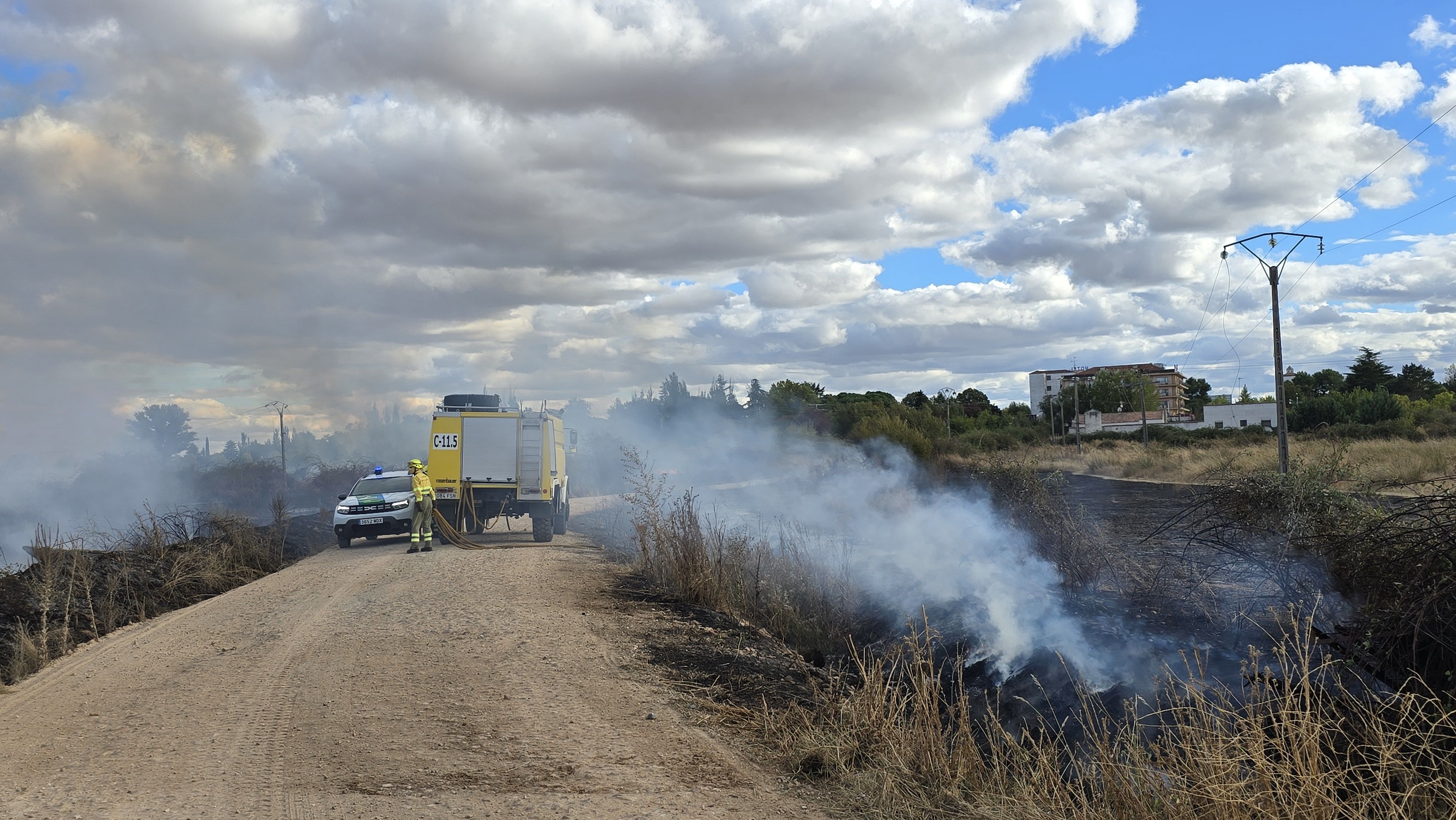 Incendio en unos solares de Santa Marta 