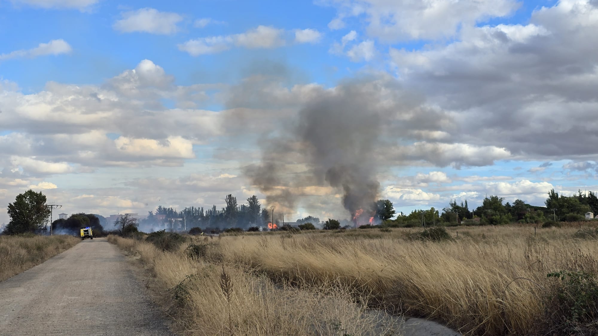 Incendio en unos solares de Santa Marta