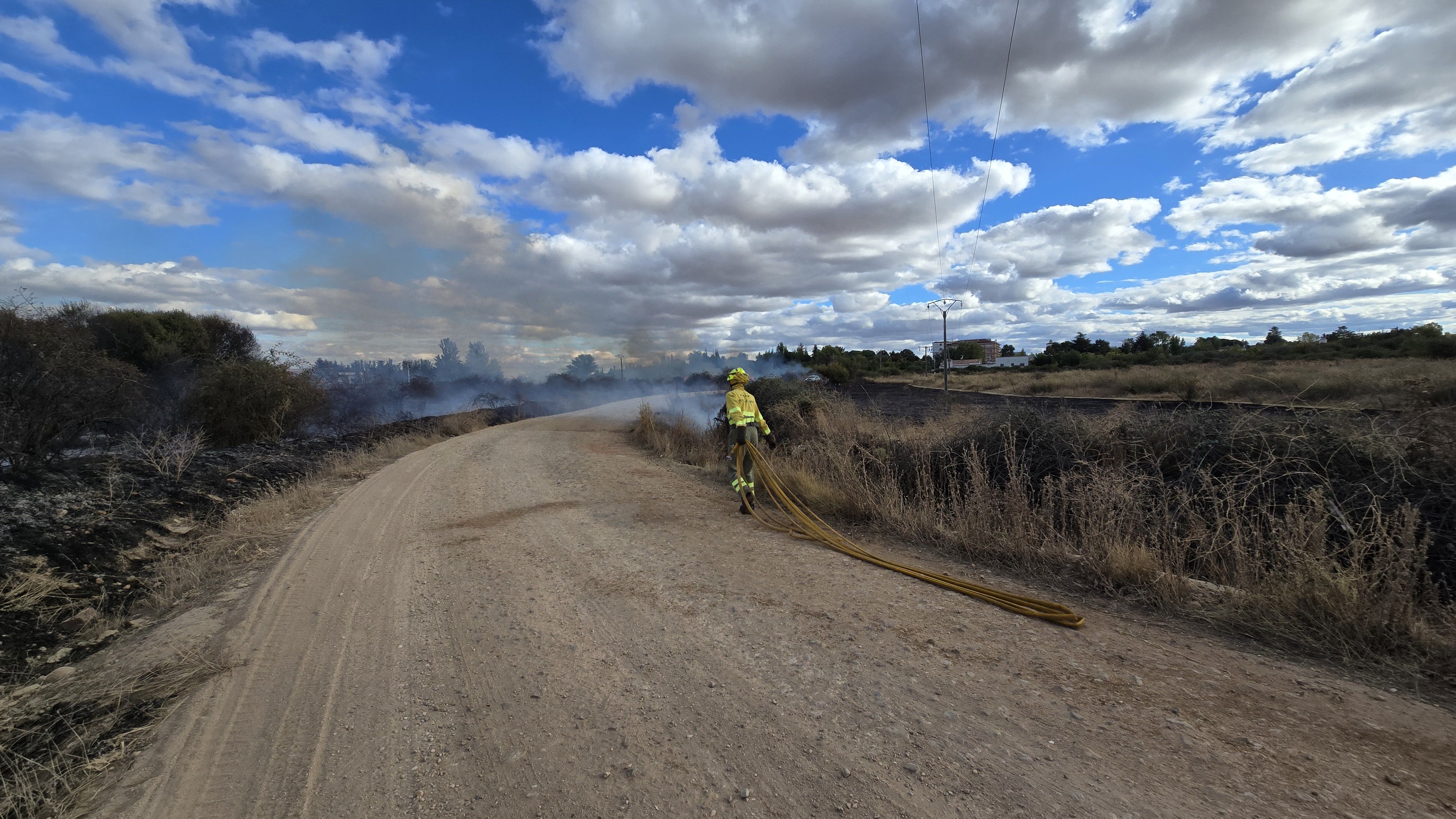 Incendio en unos solares de Santa Marta 