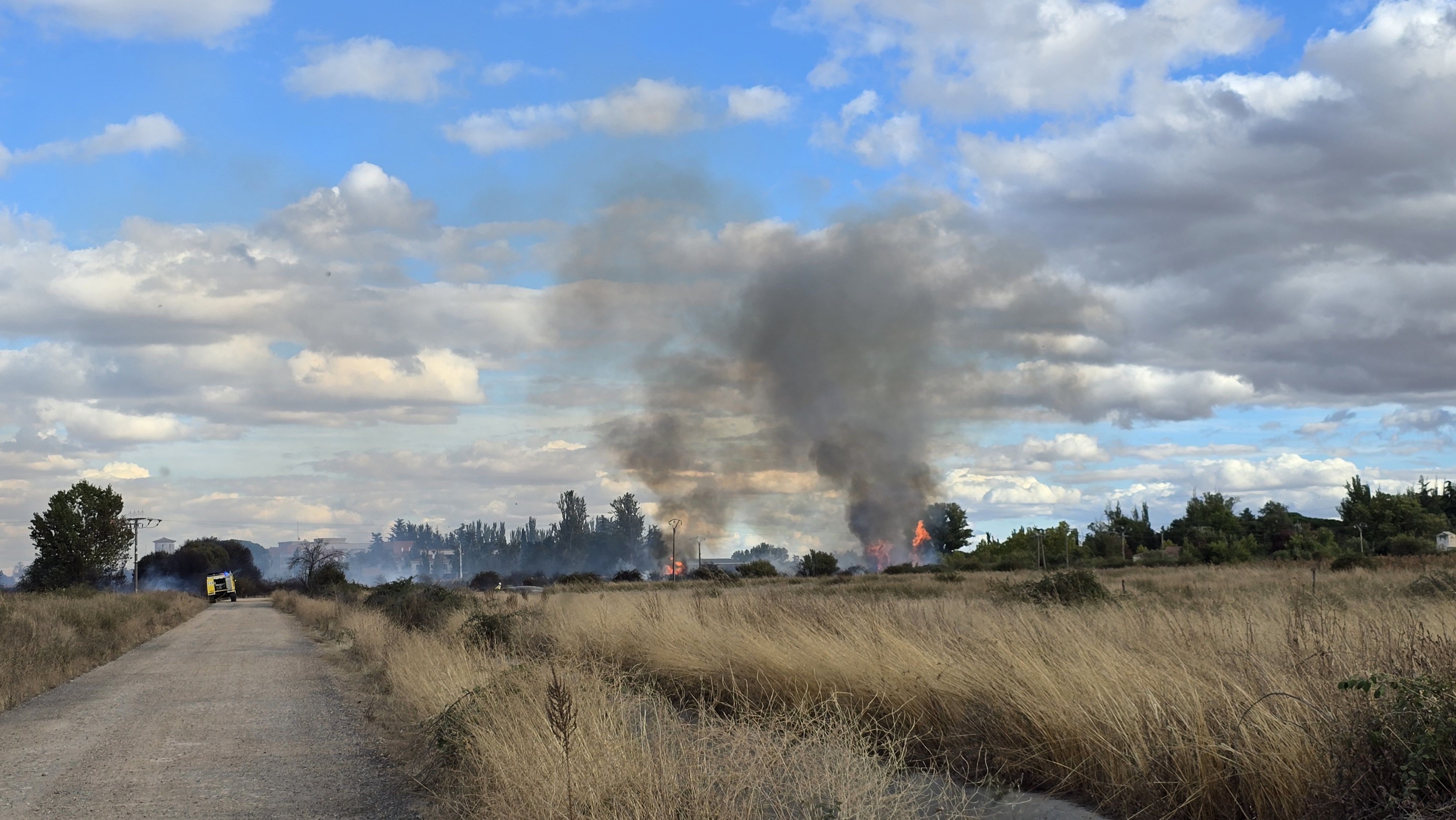 Incendio en unos solares de Santa Marta 