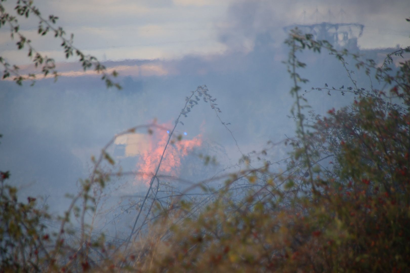 Incendio en unos solares de Santa Marta 