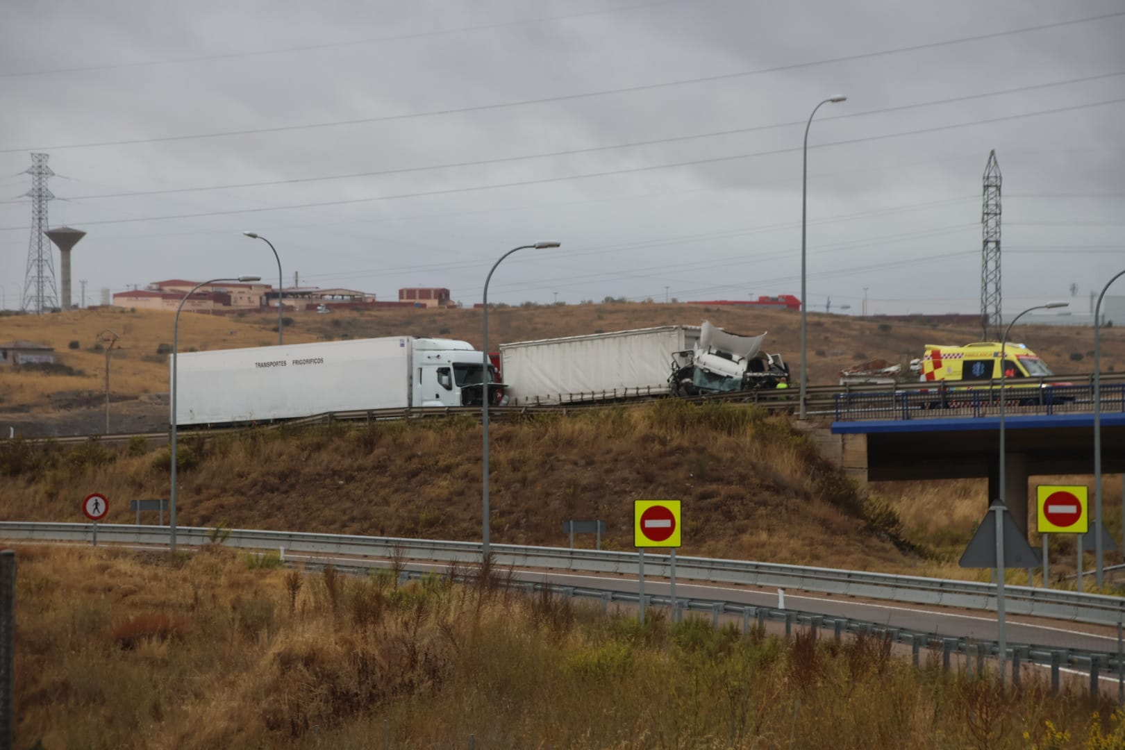 GALERÍA | Colisión entre dos camiones en la A-62