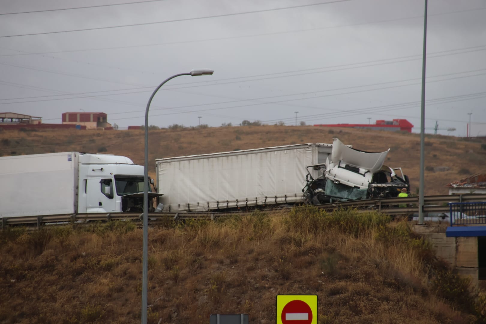 Dos camiones chocan en la A 62 (4)