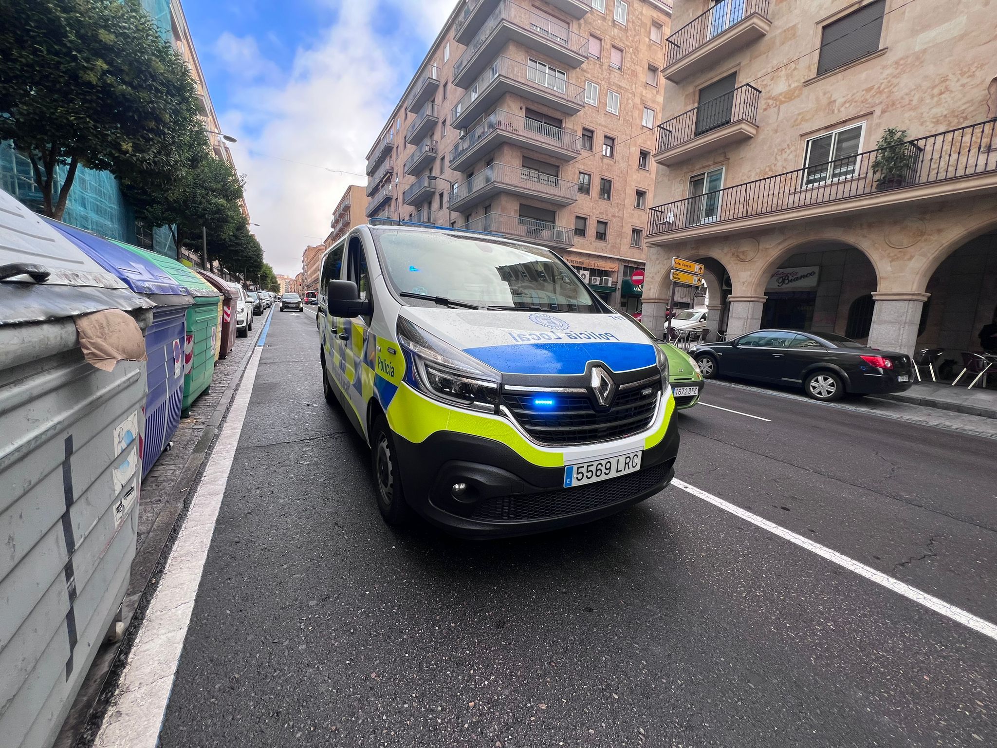 Un coche arrolla varias motos en la Gran Vía