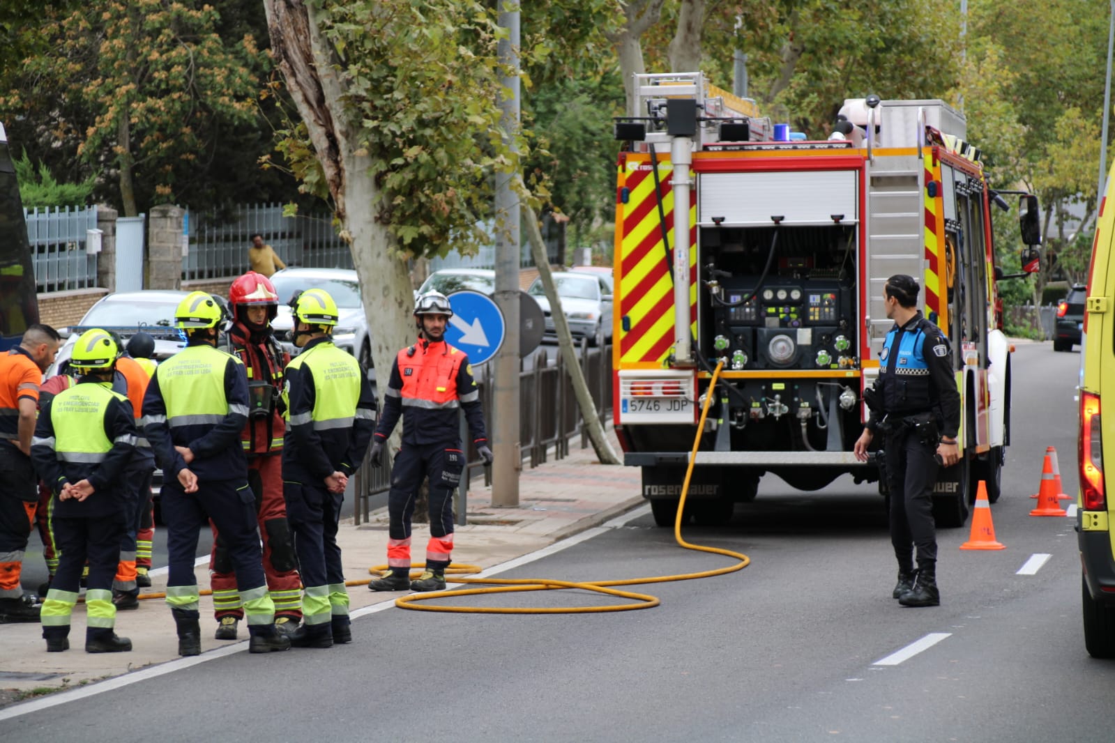  Arde un autobús interurbano de Avanza en el Paseo de San Vicente 