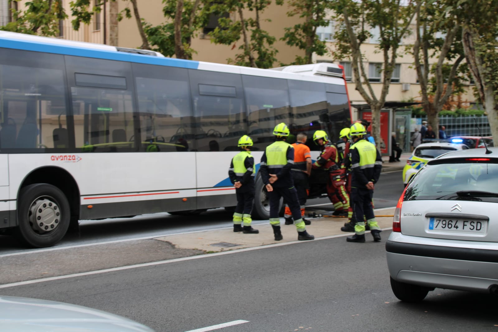  Arde un autobús interurbano de Avanza en el Paseo de San Vicente 