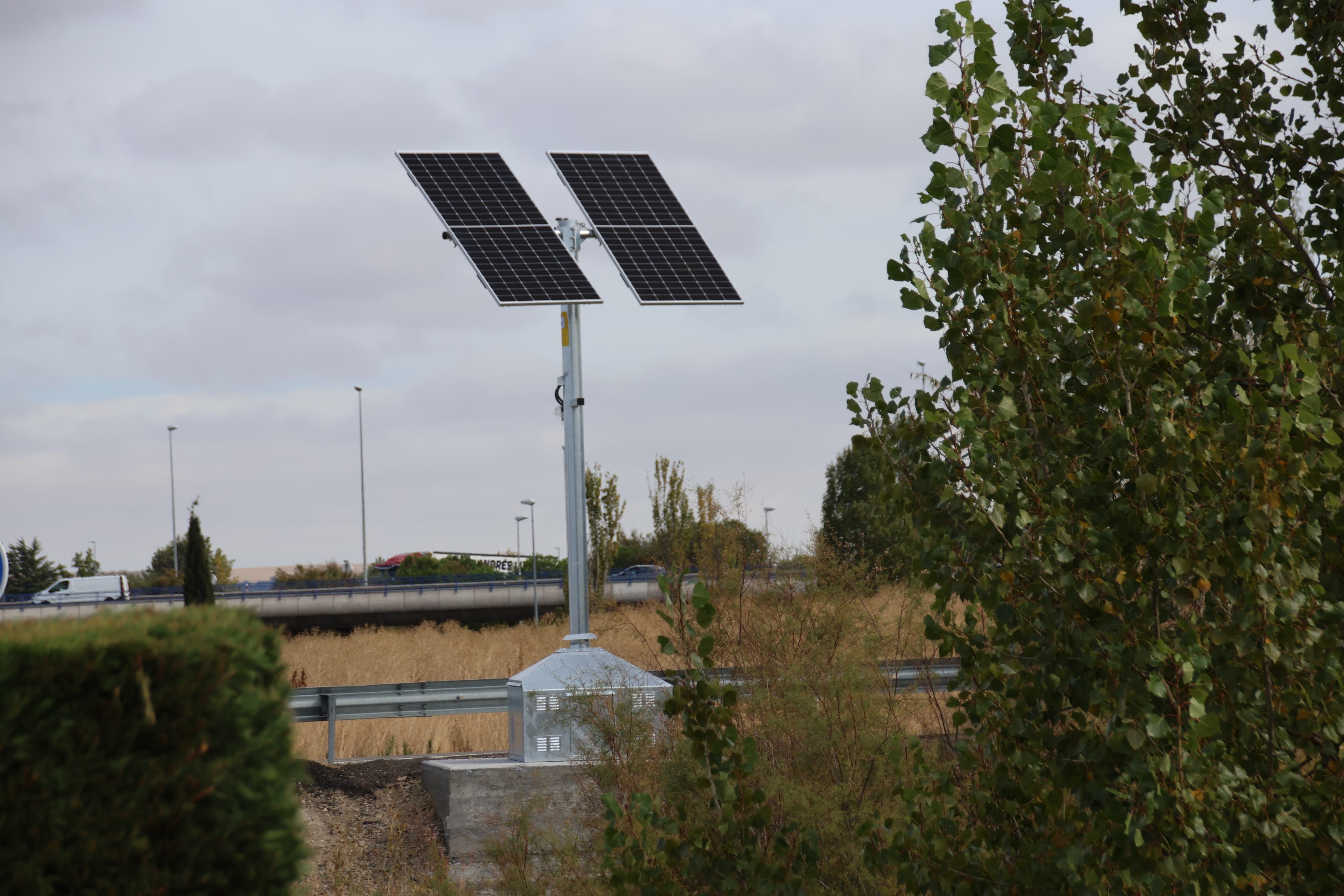 Instalación de radar de tramo en la rotonda de E. Leclerc