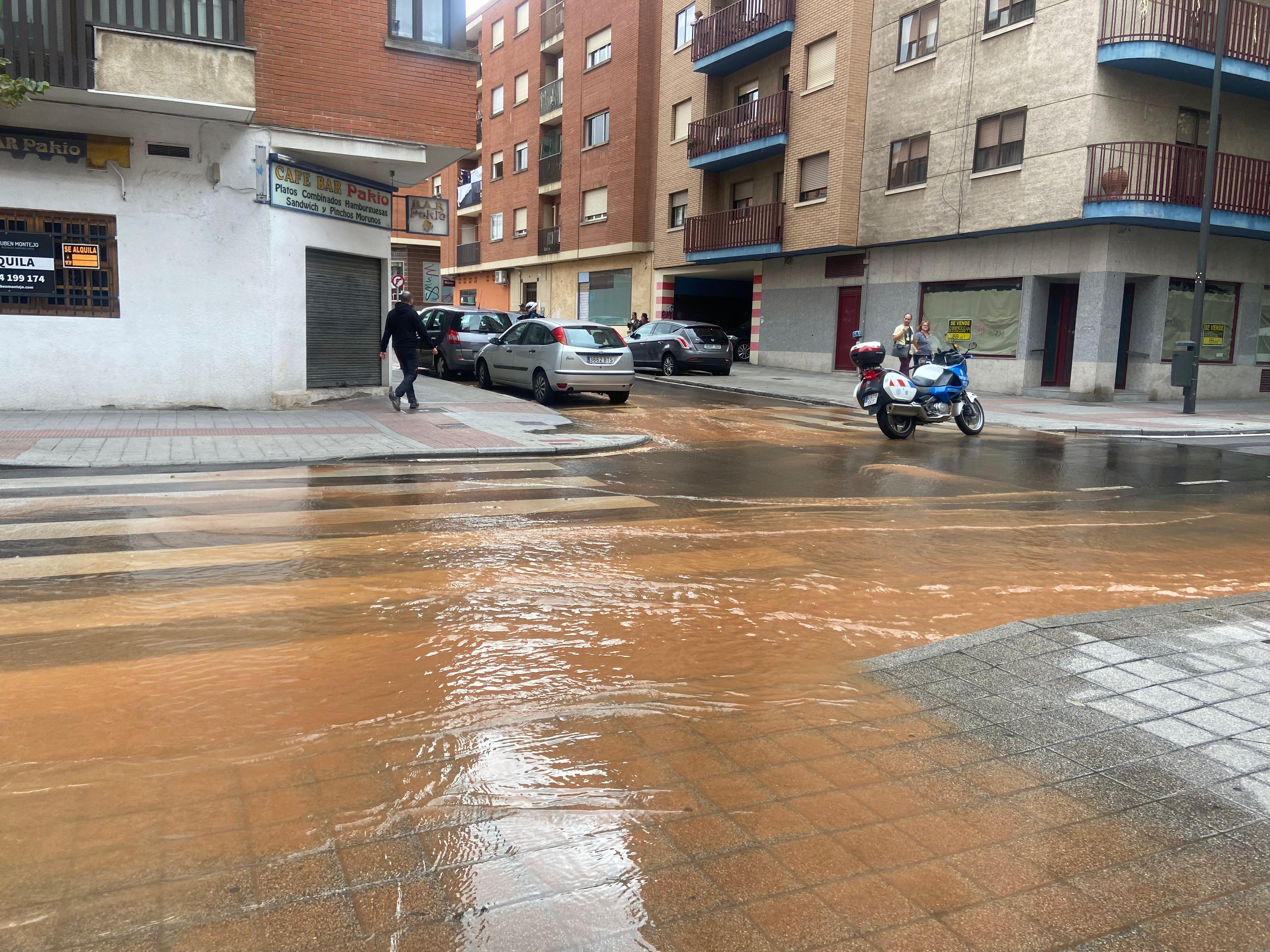 Reventón en la calle Mérida