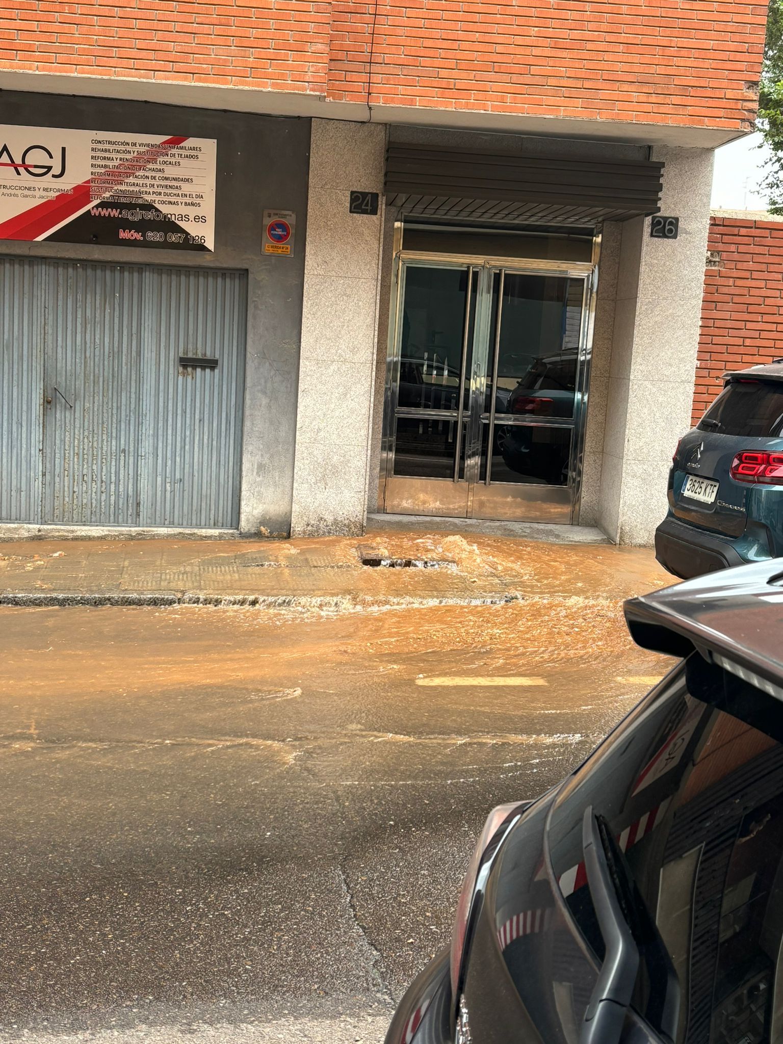 Reventón en la calle Mérida