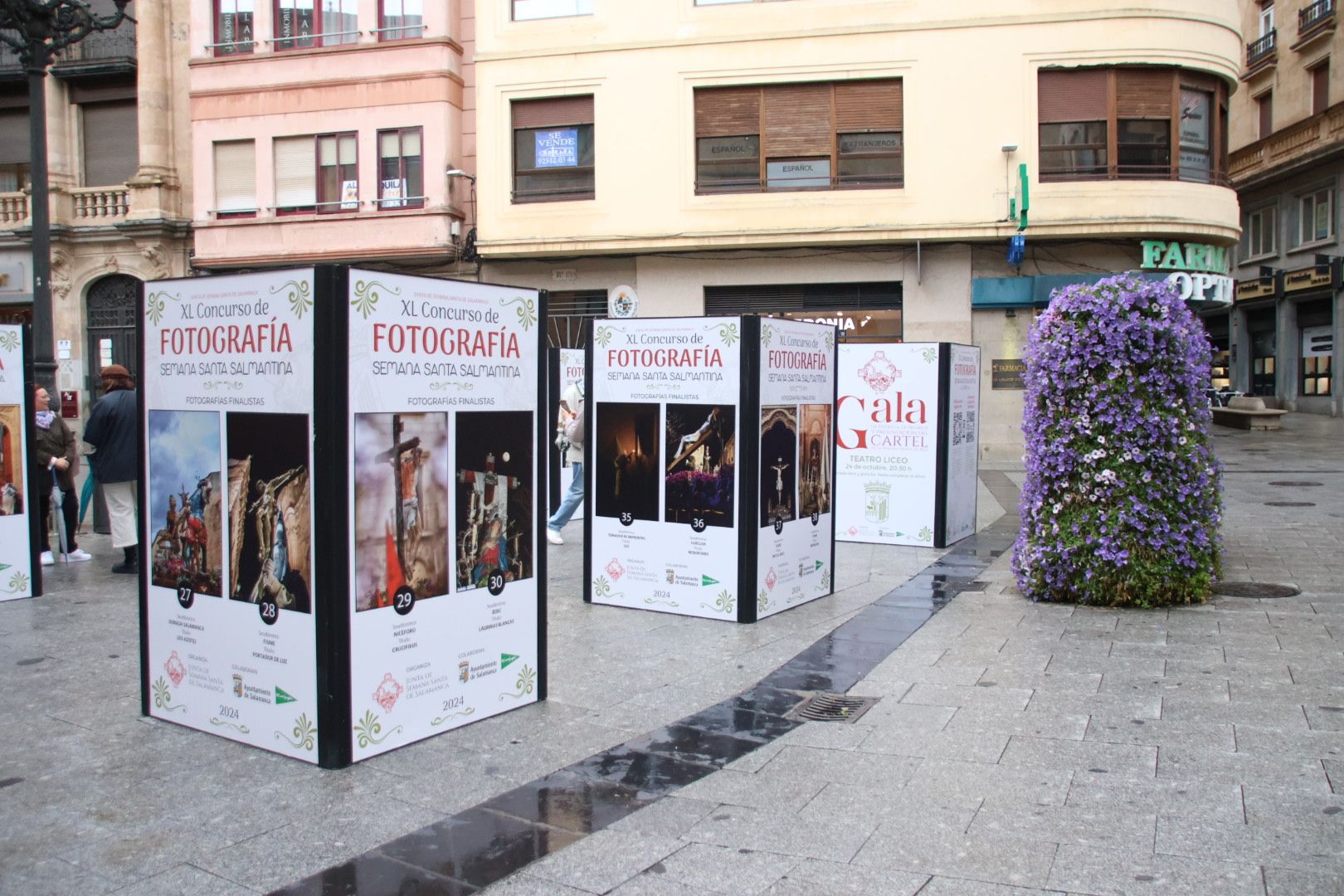 Inauguración de la exposición de fotografías que concursan para ser el cartel de la Semana Santa Salmantina 2025