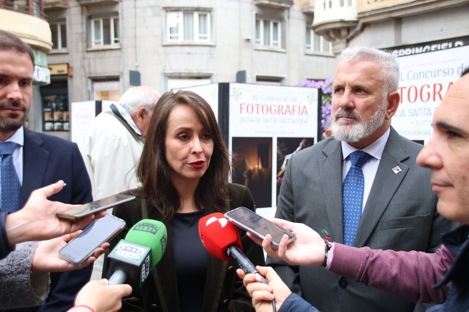 Inauguración de la exposición de fotografías que concursan para ser el cartel de la Semana Santa Salmantina 2025