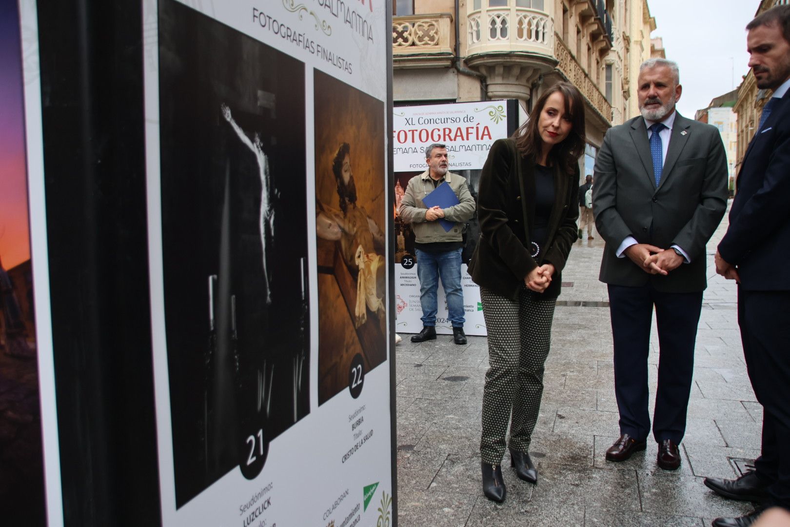 Inauguración de la exposición de fotografías que concursan para ser el cartel de la Semana Santa Salmantina 2025