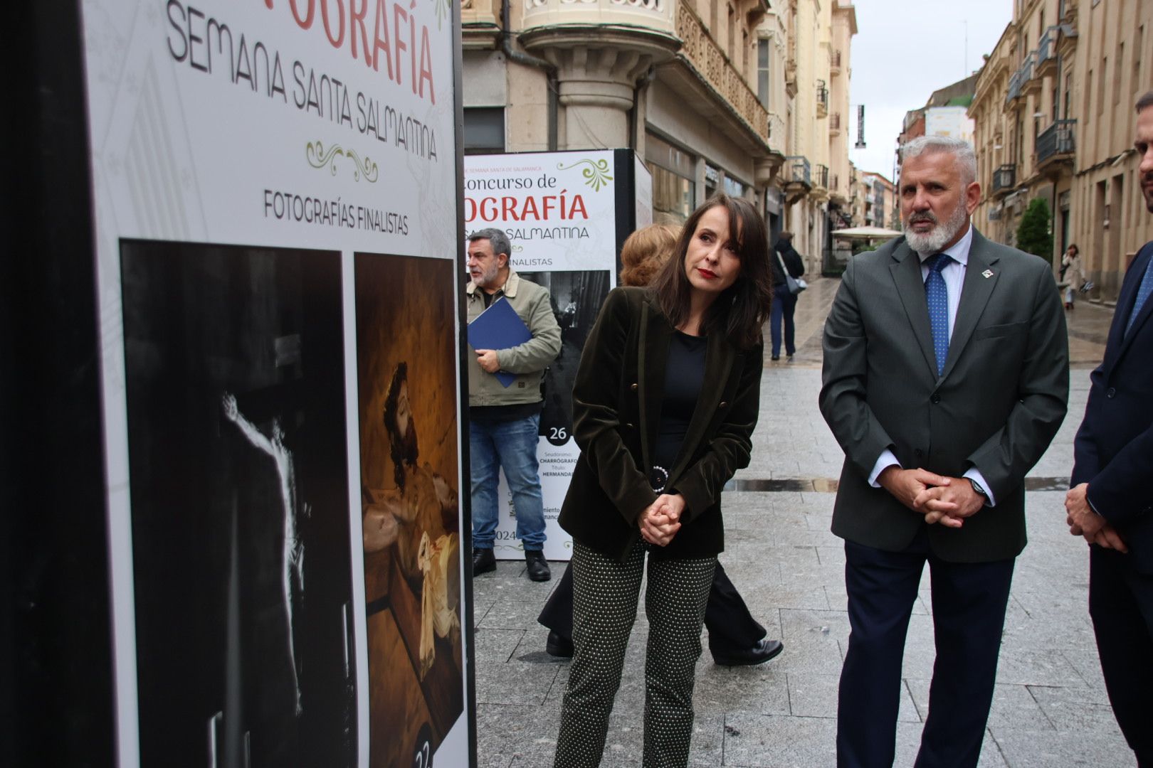 Inauguración de la exposición de fotografías que concursan para ser el cartel de la Semana Santa Salmantina 2025