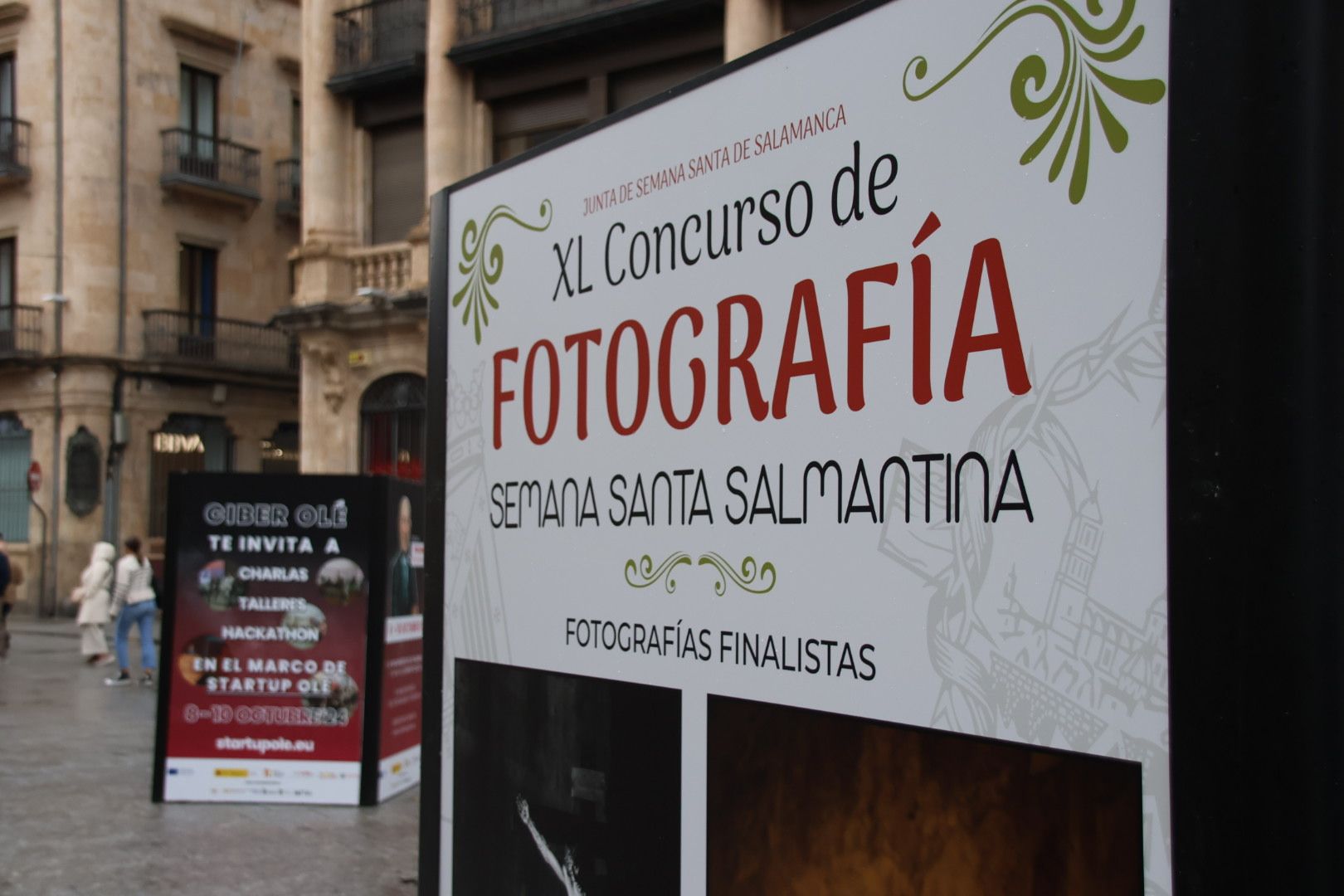 Inauguración de la exposición de fotografías que concursan para ser el cartel de la Semana Santa Salmantina 2025