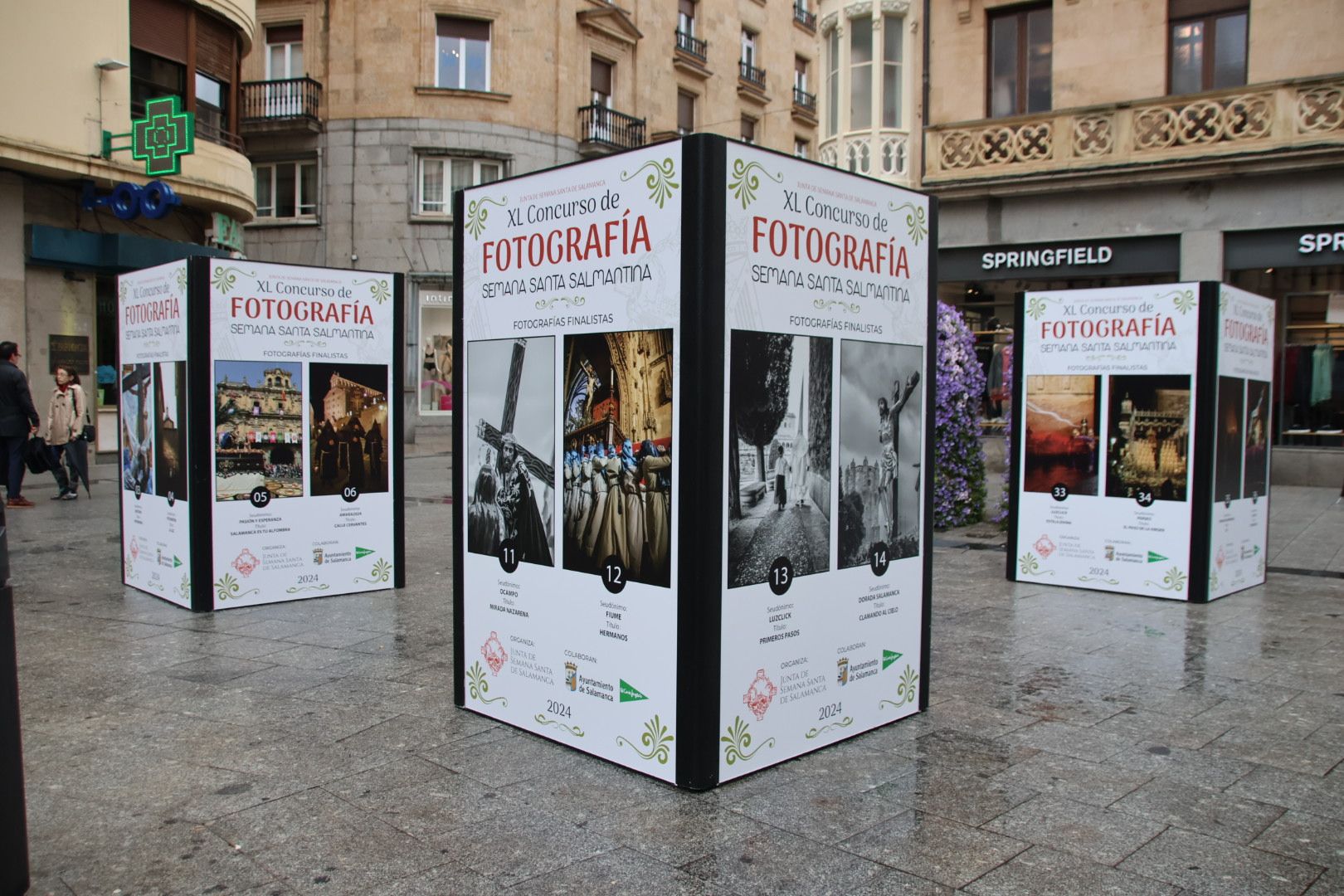 Inauguración de la exposición de fotografías que concursan para ser el cartel de la Semana Santa Salmantina 2025