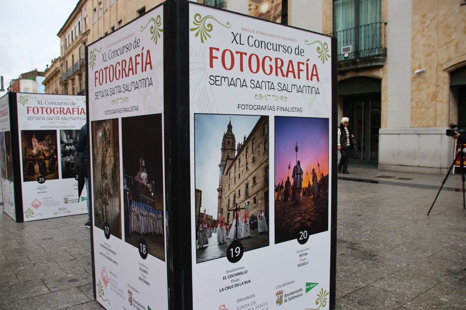 Inauguración de la exposición de fotografías que concursan para ser el cartel de la Semana Santa Salmantina 2025