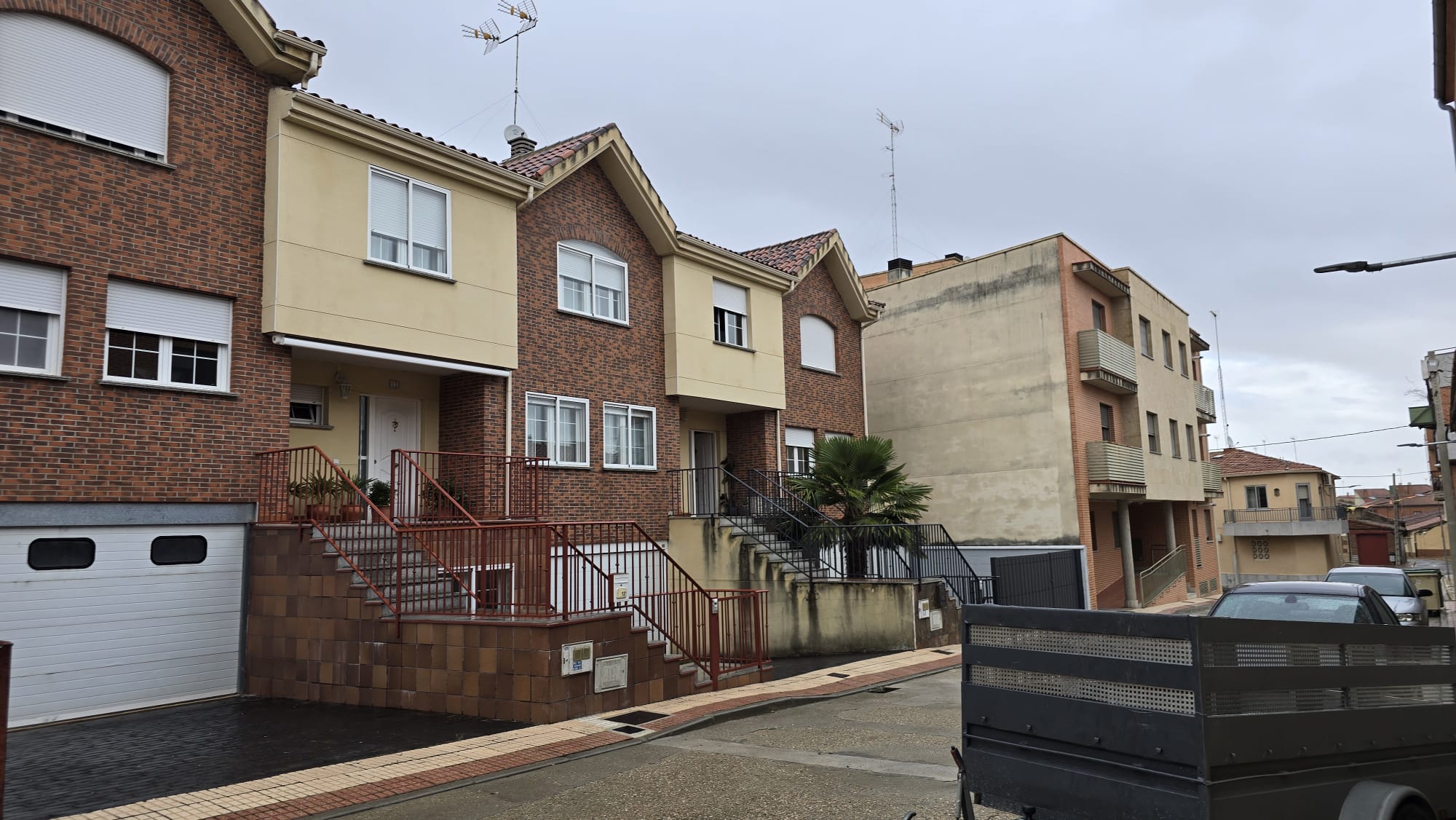 Vivienda situada en la calle Fuentes de San Cristóbal de la Cuesta registrada por la Guardia Civil (último adosado de la fotografía)