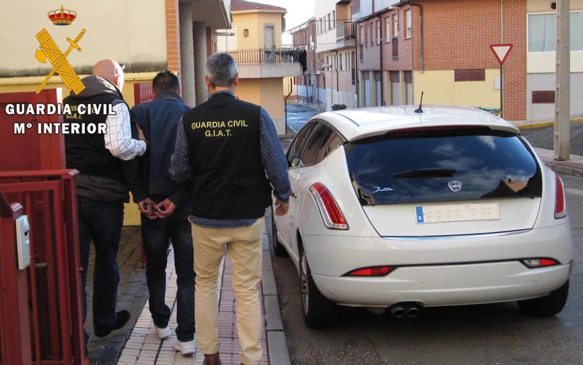 Imagen de la detención de F. A. V. en 2016 en la vivienda situada en la calle Fuentes de San Cristóbal de la Cuesta