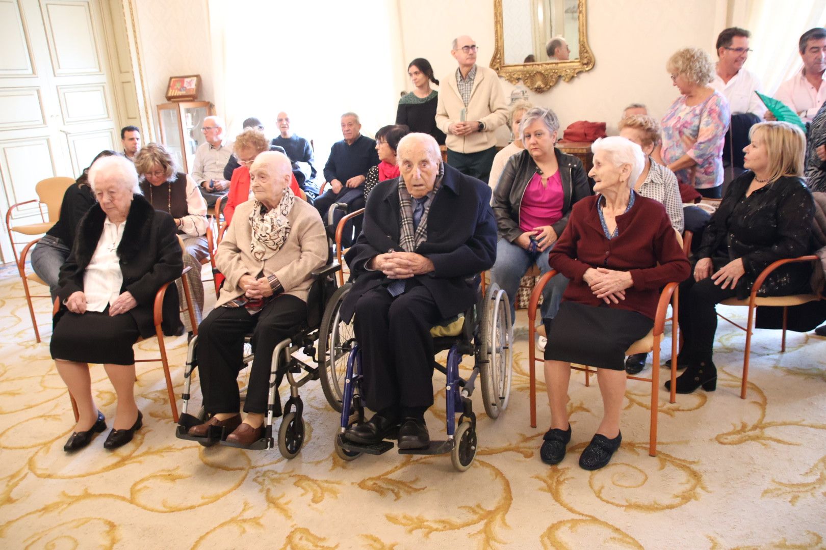 Homenaje a personas centenarias de la ciudad