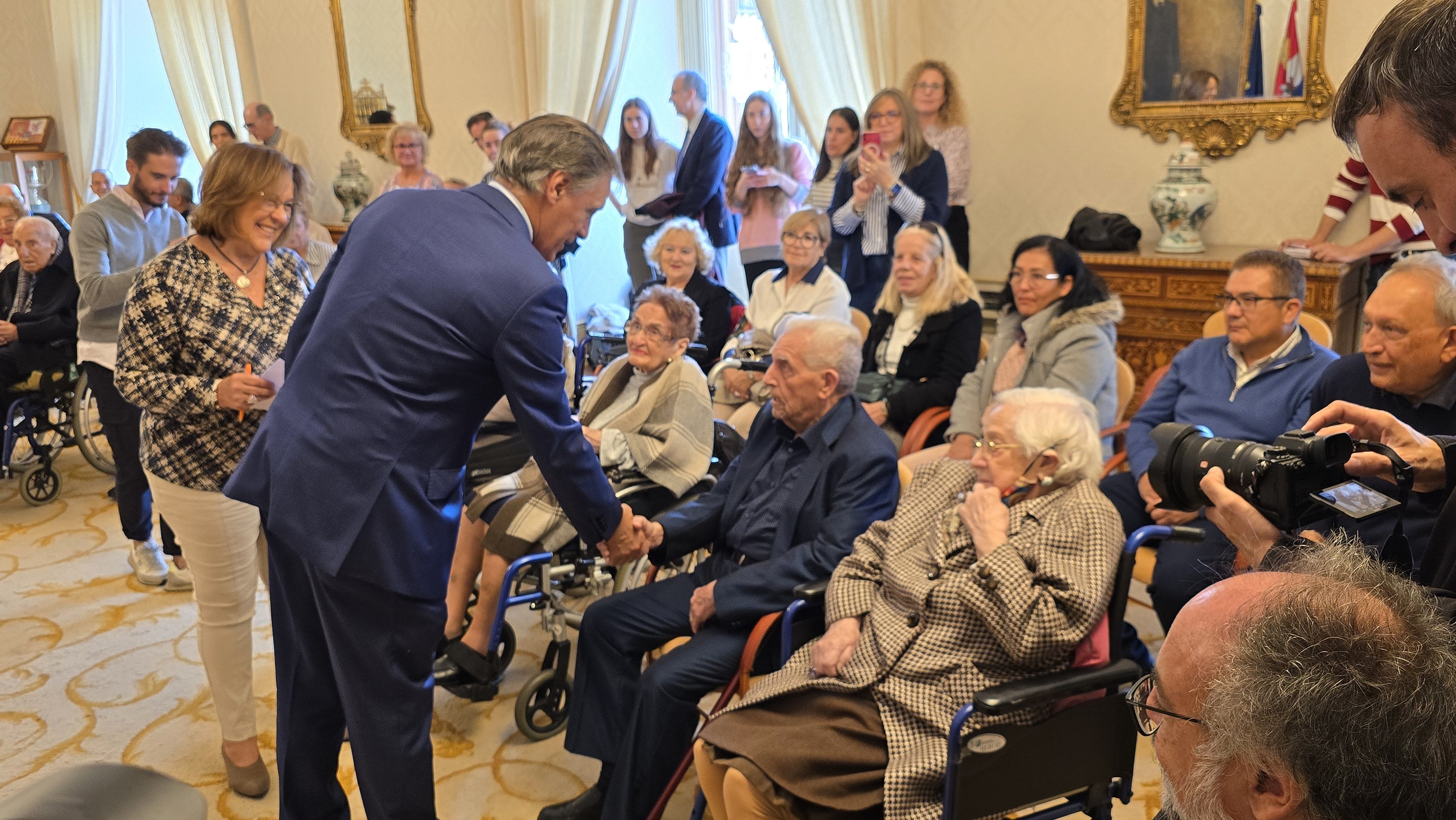 Homenaje a personas centenarias de la ciudad