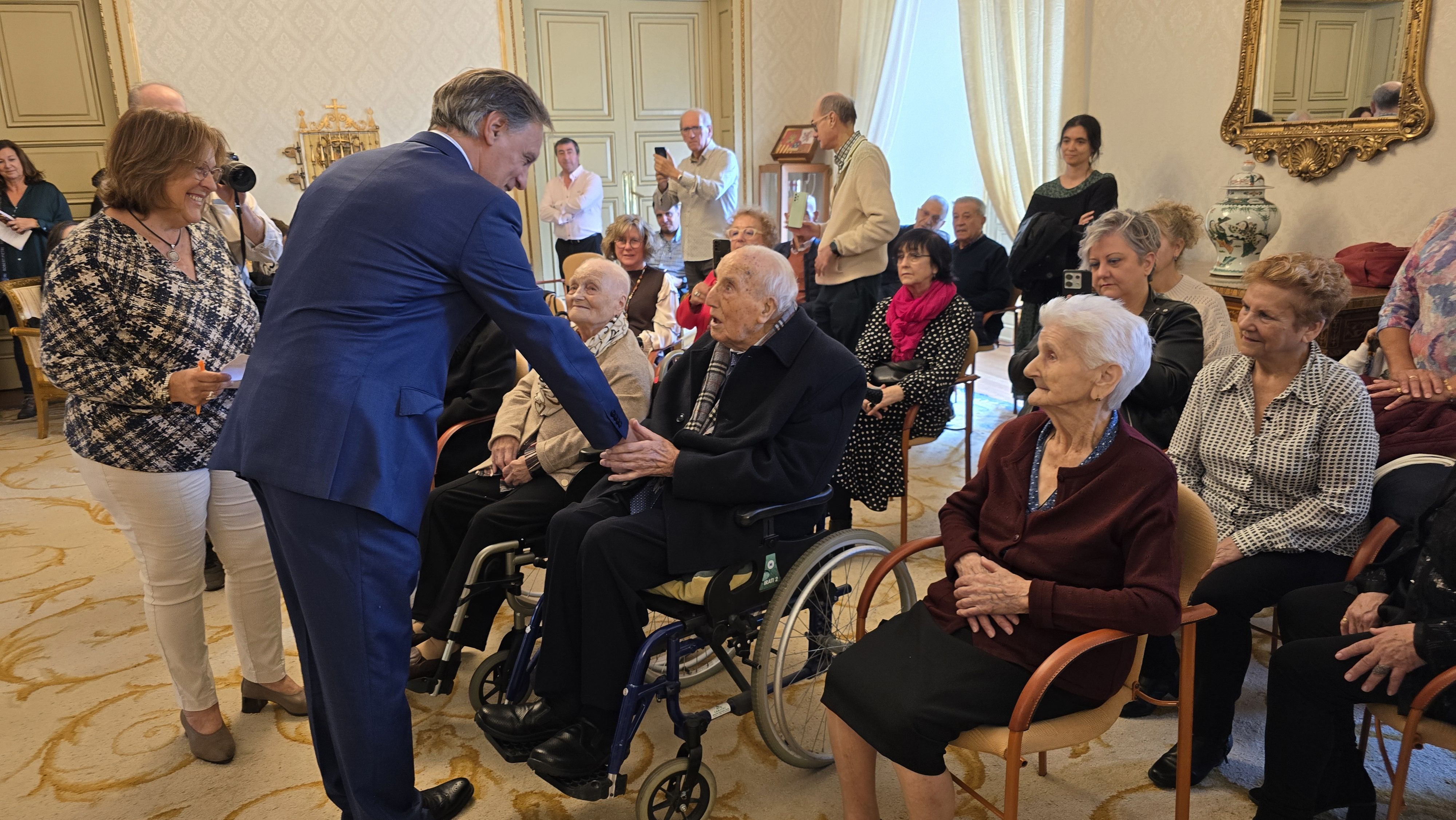 Homenaje a personas centenarias de la ciudad