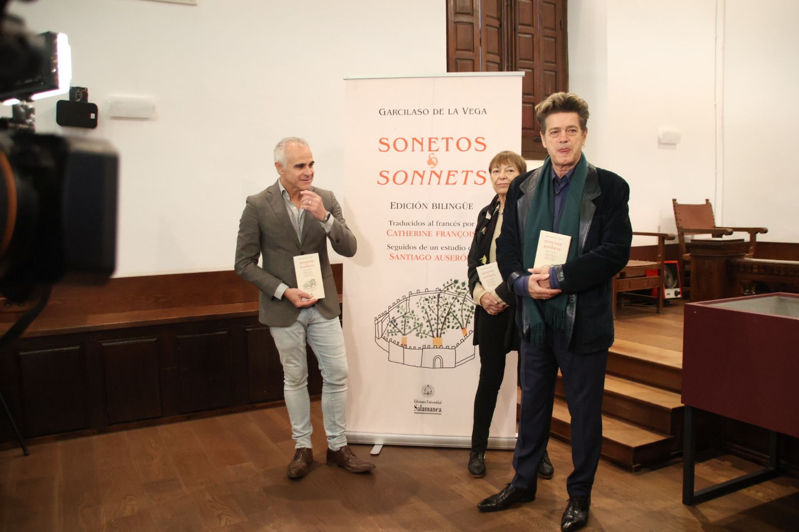 Ediciones Universidad de Salamanca presenta la edición bilingüe de la obra “Sonetos” de Garcilaso de la Vega, realizada por Catherine François, y Santiago Auserón titulado “Garcilaso atraviesa los Pirineos”