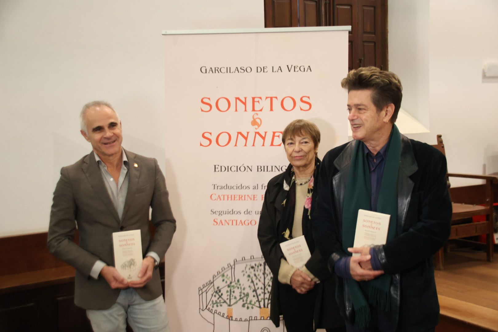 Ediciones Universidad de Salamanca presenta la edición bilingüe de la obra “Sonetos” de Garcilaso de la Vega, realizada por Catherine François, y Santiago Auserón titulado “Garcilaso atraviesa los Pirineos”