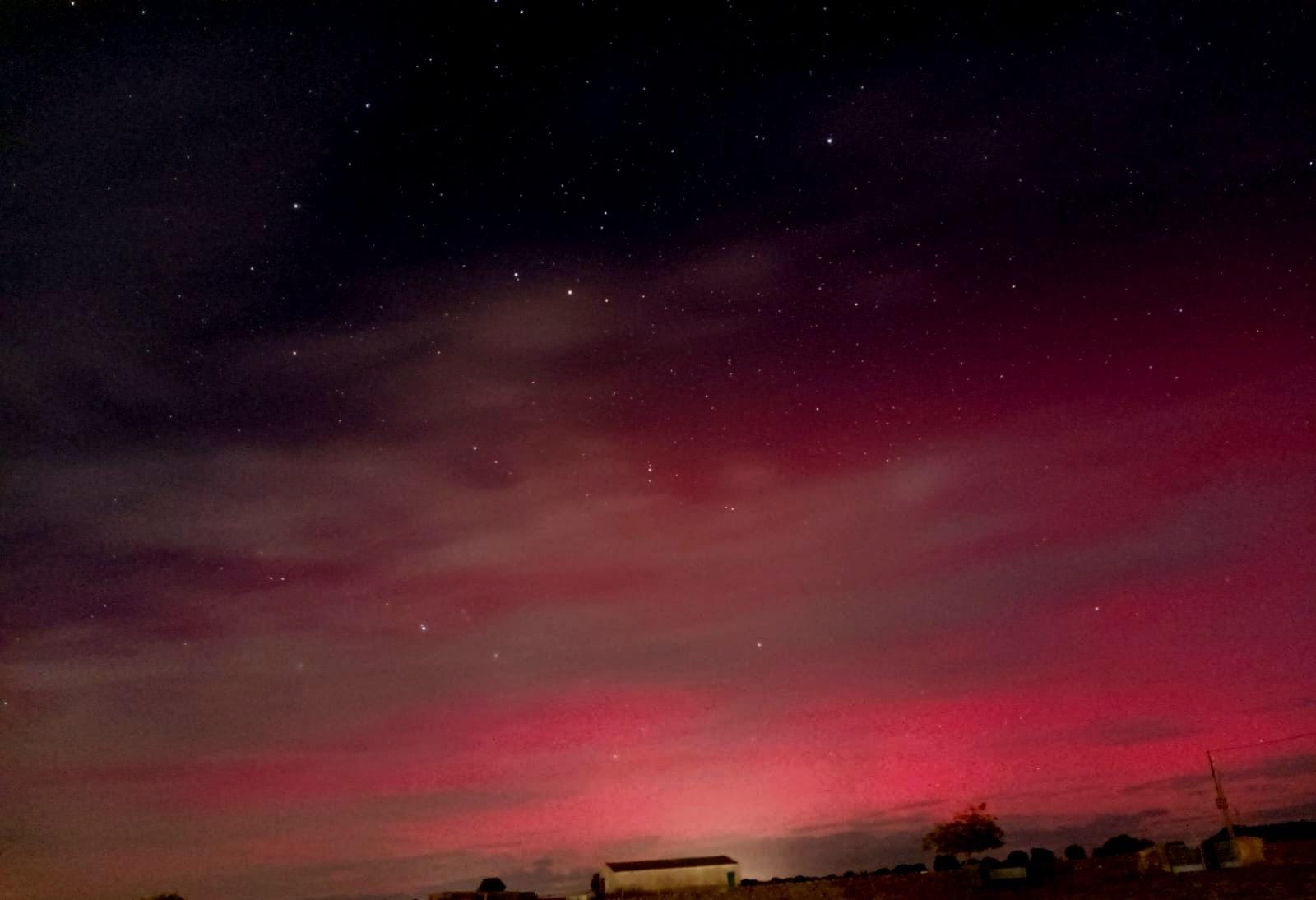 Aurora boreal en Martiago. Foto vía 'X' METEOSALAMANCA