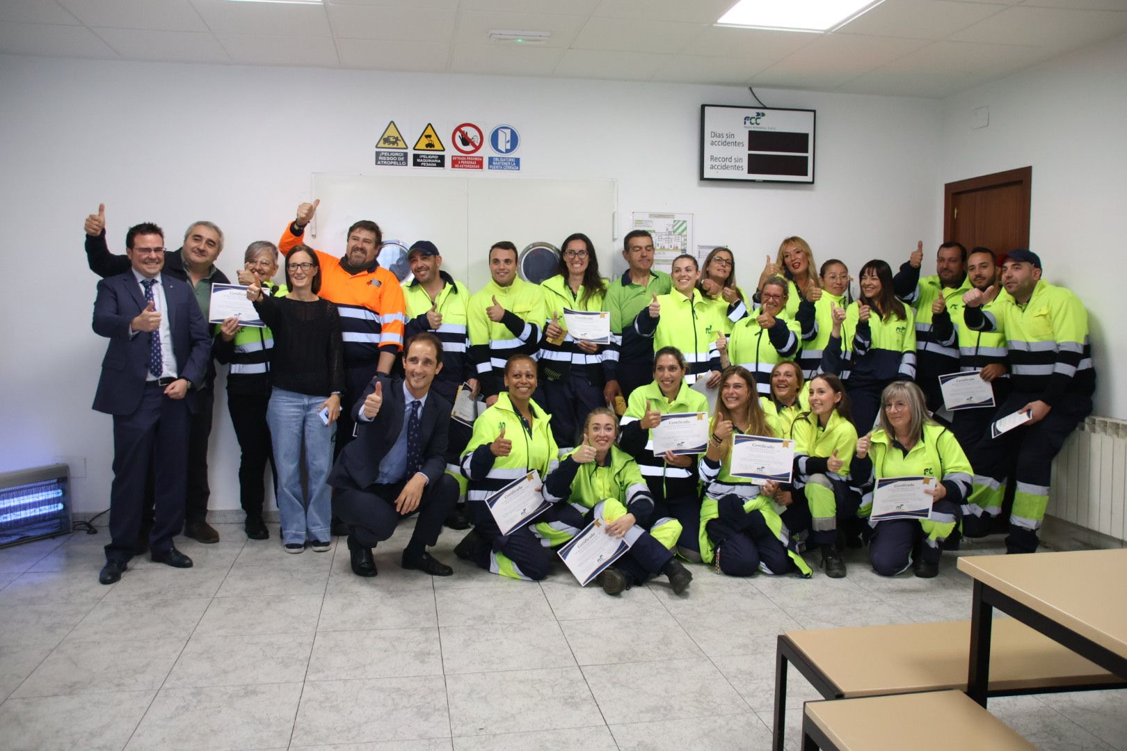 FCC entrega distinciones a trabajadores