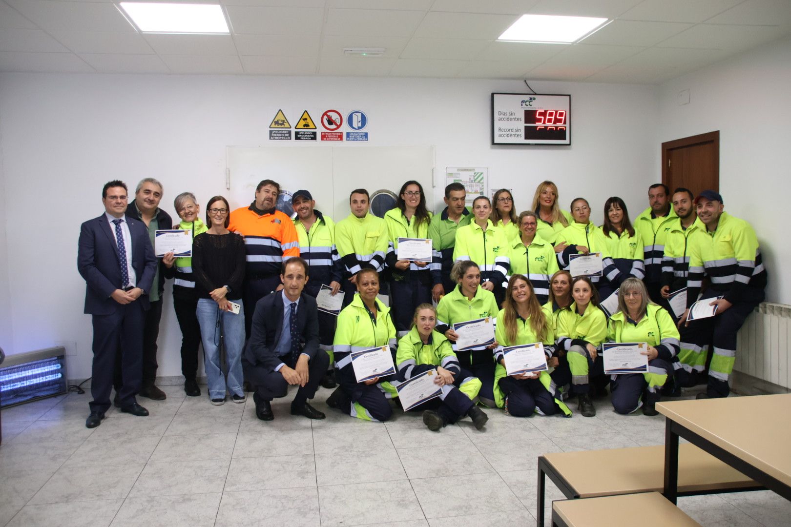 FCC entrega distinciones a trabajadores